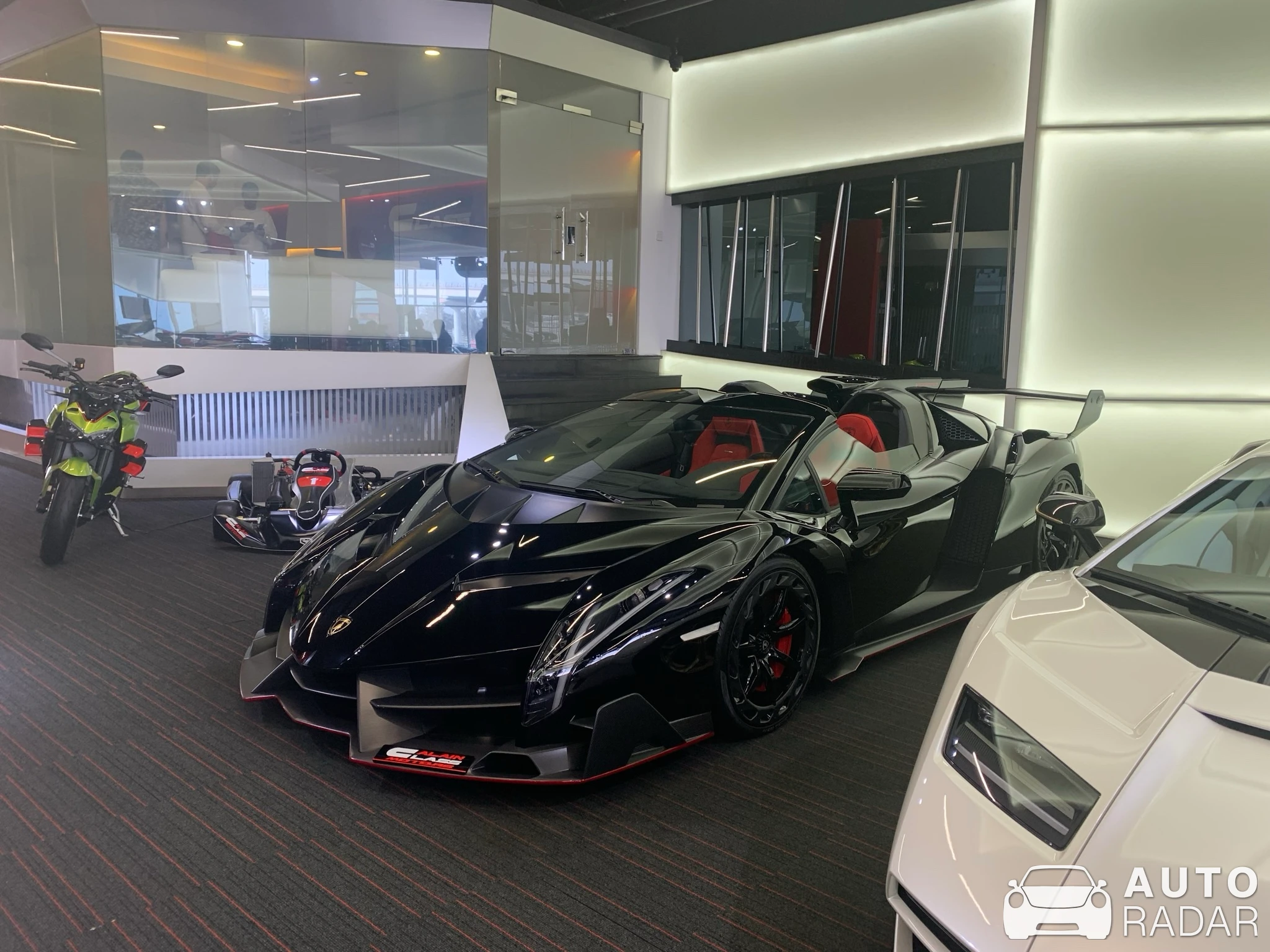 Lamborghini Veneno LP750-4 Roadster spotted in دبي