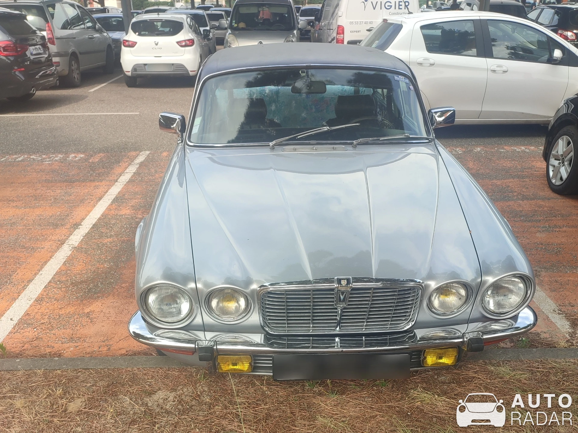 Jaguar XJ Series II spotted in Casteljaloux