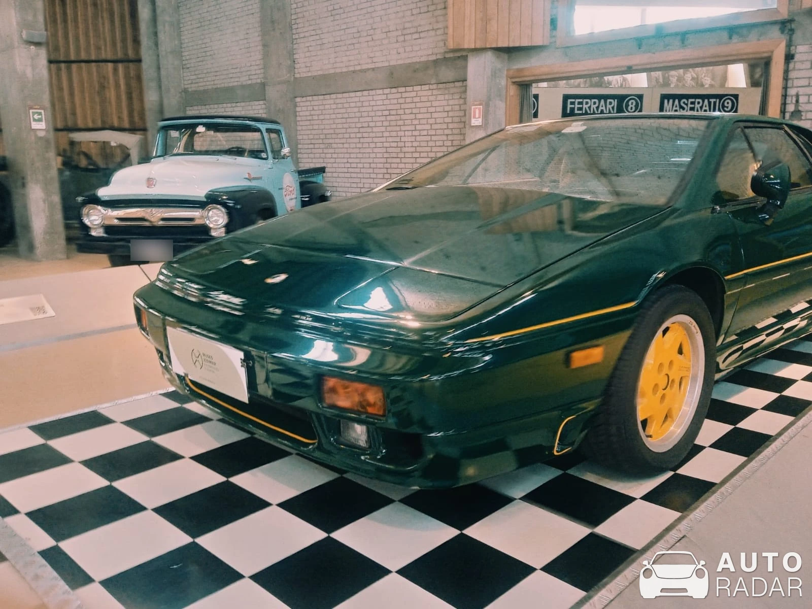 Lotus Esprit Turbo SE spotted in Valparaíso