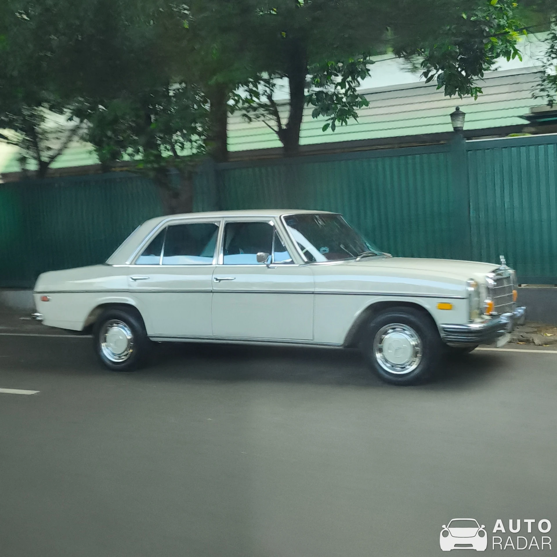 Mercedes-Benz 250C W114 spotted