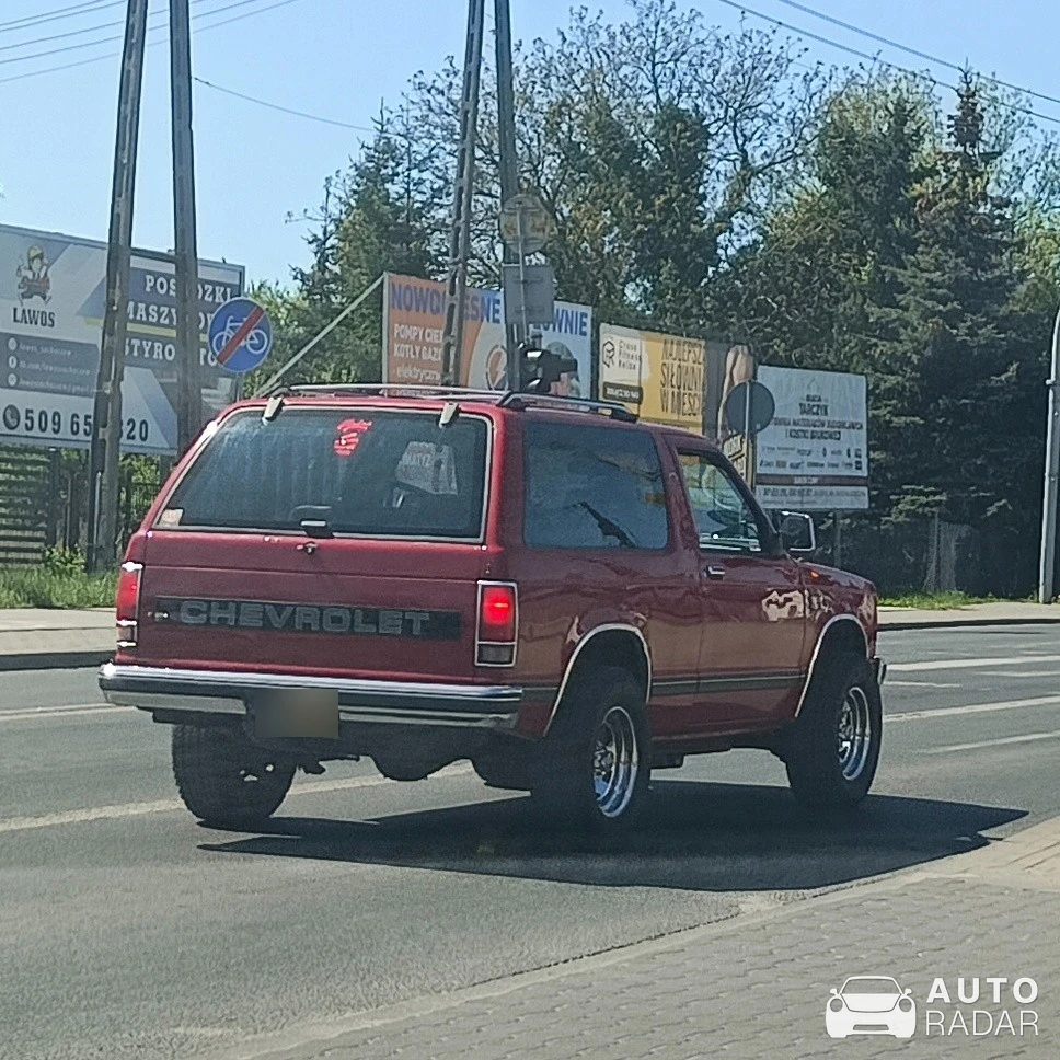Chevrolet S-10 Blazer spotted in Sochaczew
