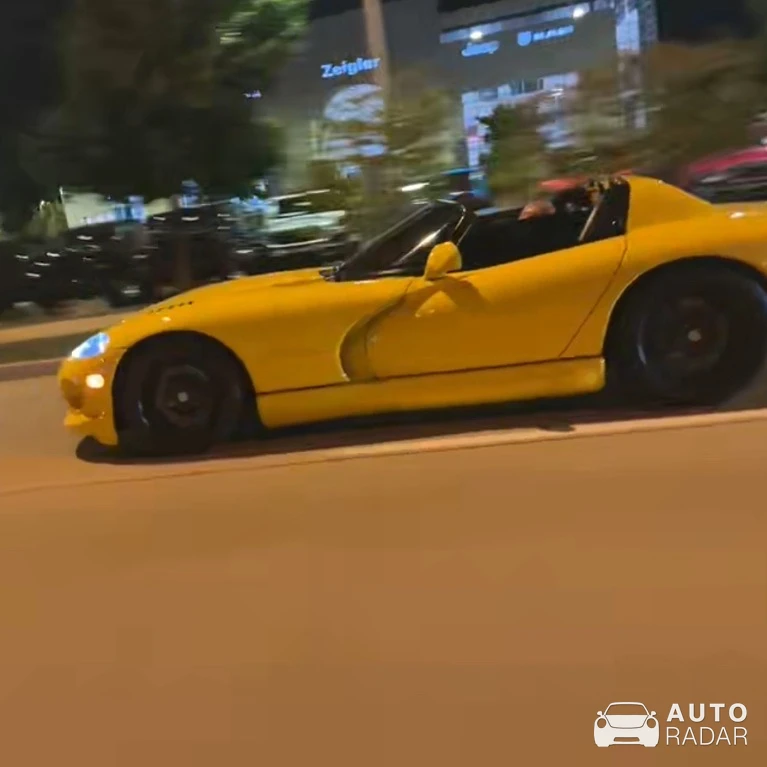 Chrysler Viper GTS spotted in Palatine
