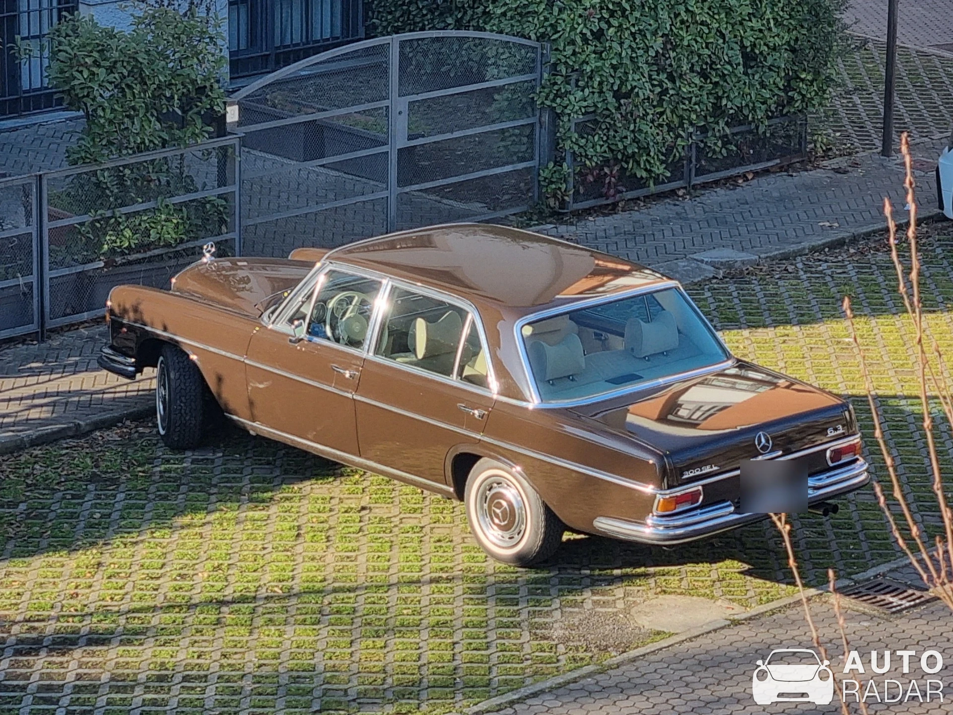 Mercedes-Benz 300 SEL 6.3 spotted in Milano, Italia