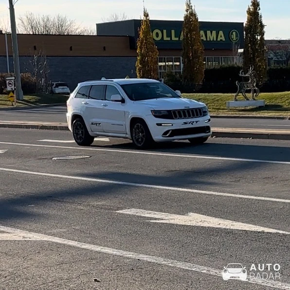 Jeep Grand Cherokee SRT 2013 spotted in Charlemagne, Canada