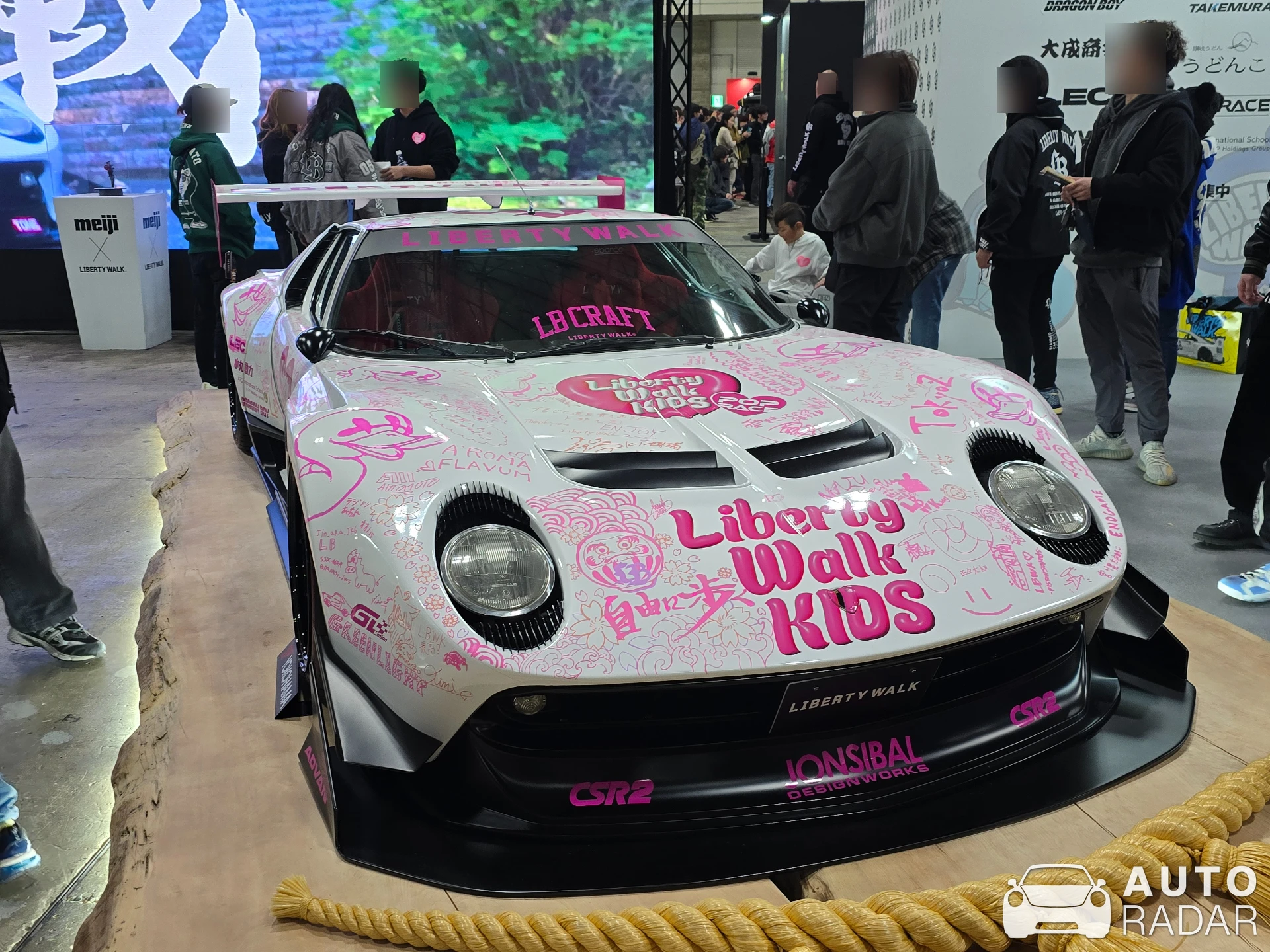 LB Silhouette Works GT Lamborghini Miura spotted in 千葉市
