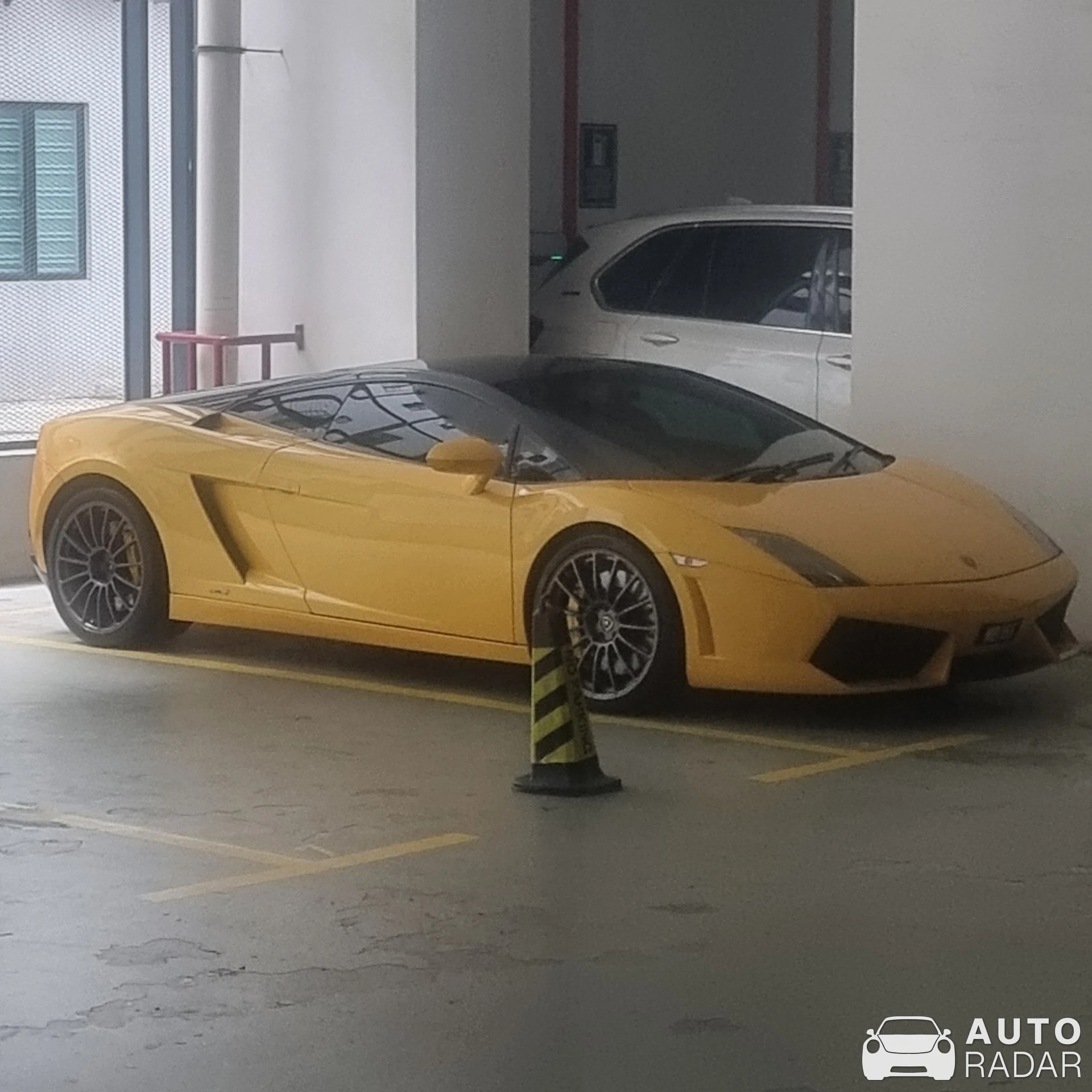Lamborghini Gallardo LP560-4 Bicolore spotted in Johor Bahru