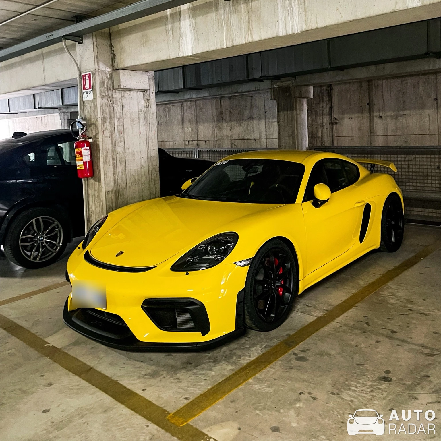 Porsche 718 Cayman GT4 spotted in Teramo