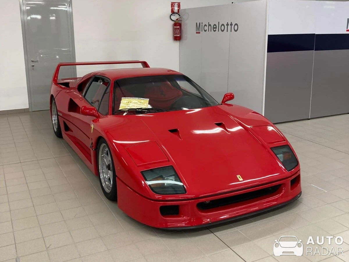 Ferrari F40 spotted in Padua, Italy
