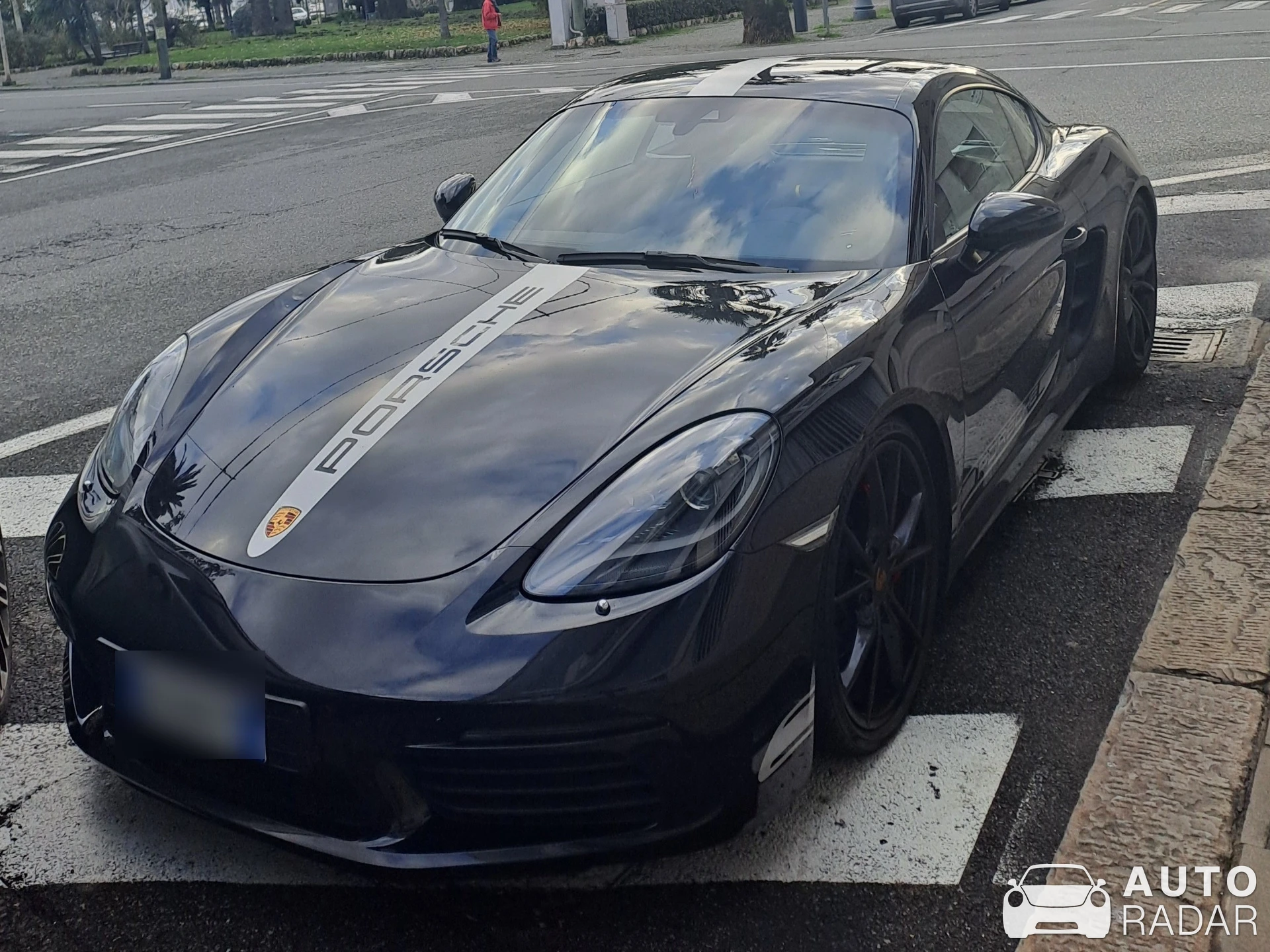 Porsche 718 Cayman S spotted in La Spezia