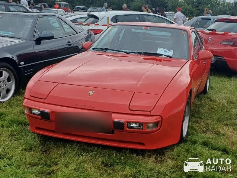 Porsche 944 Turbo spotted in Herny, France