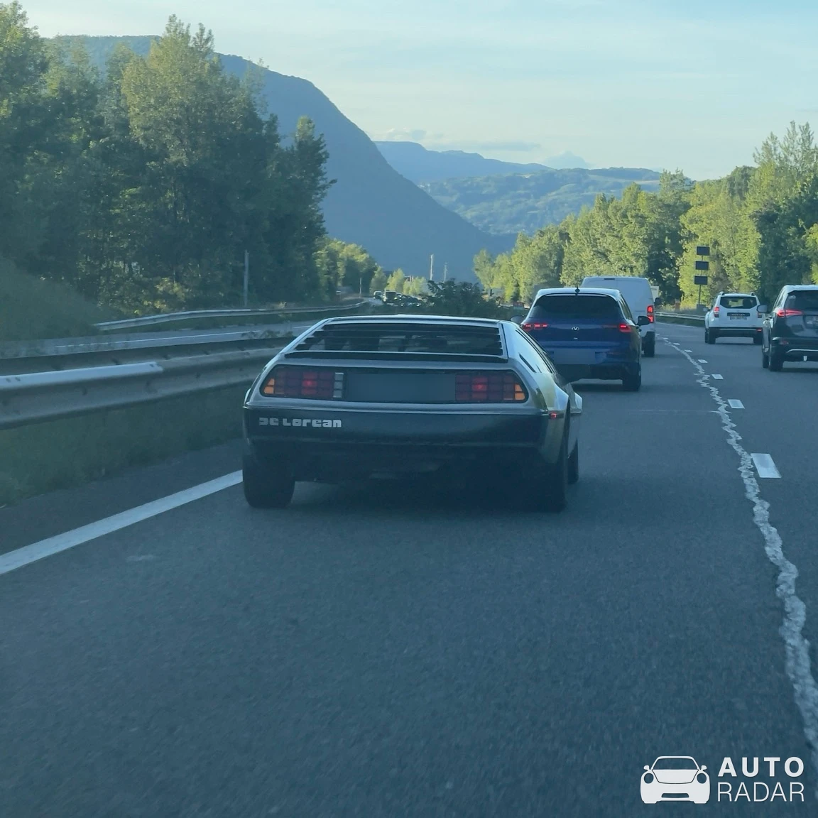 DeLorean DMC-12 spotted in Chambéry