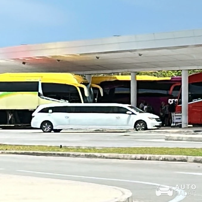 Honda Odyssey Limousine spotted in Cancún