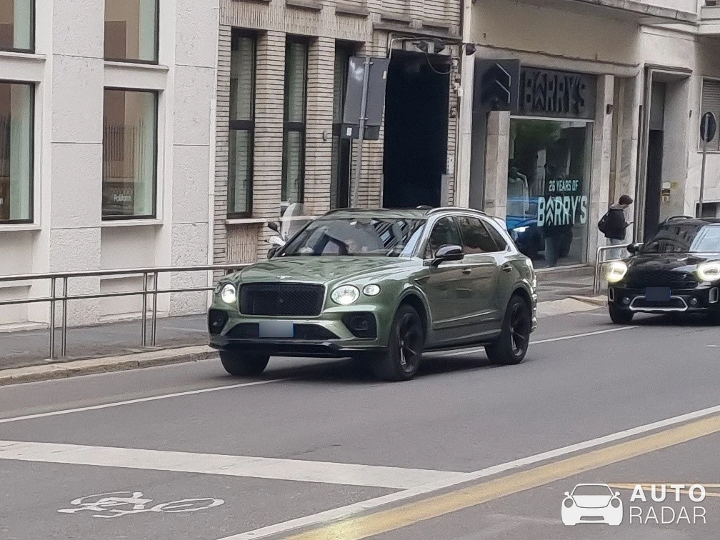 Bentley Bentayga S spotted in Milano