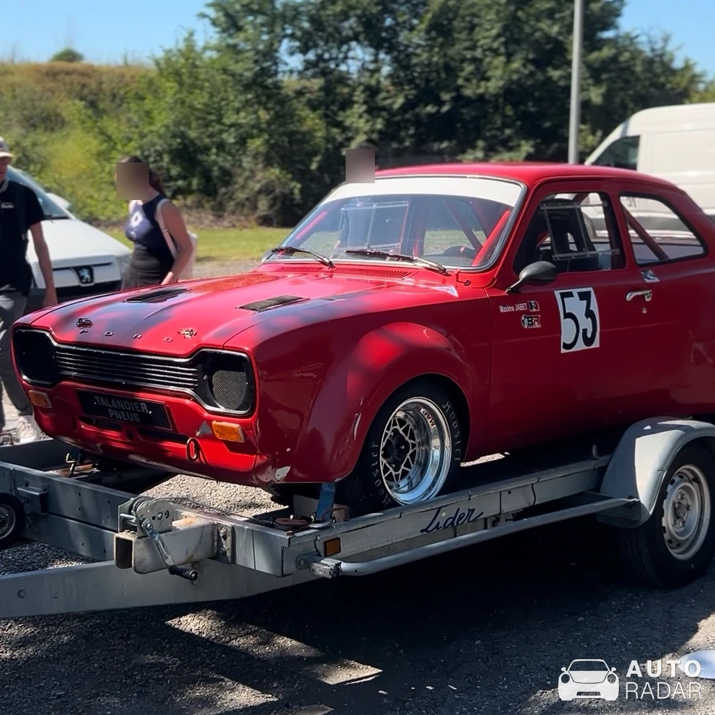 Ford Escort RS2000 spotted in Carcassonne