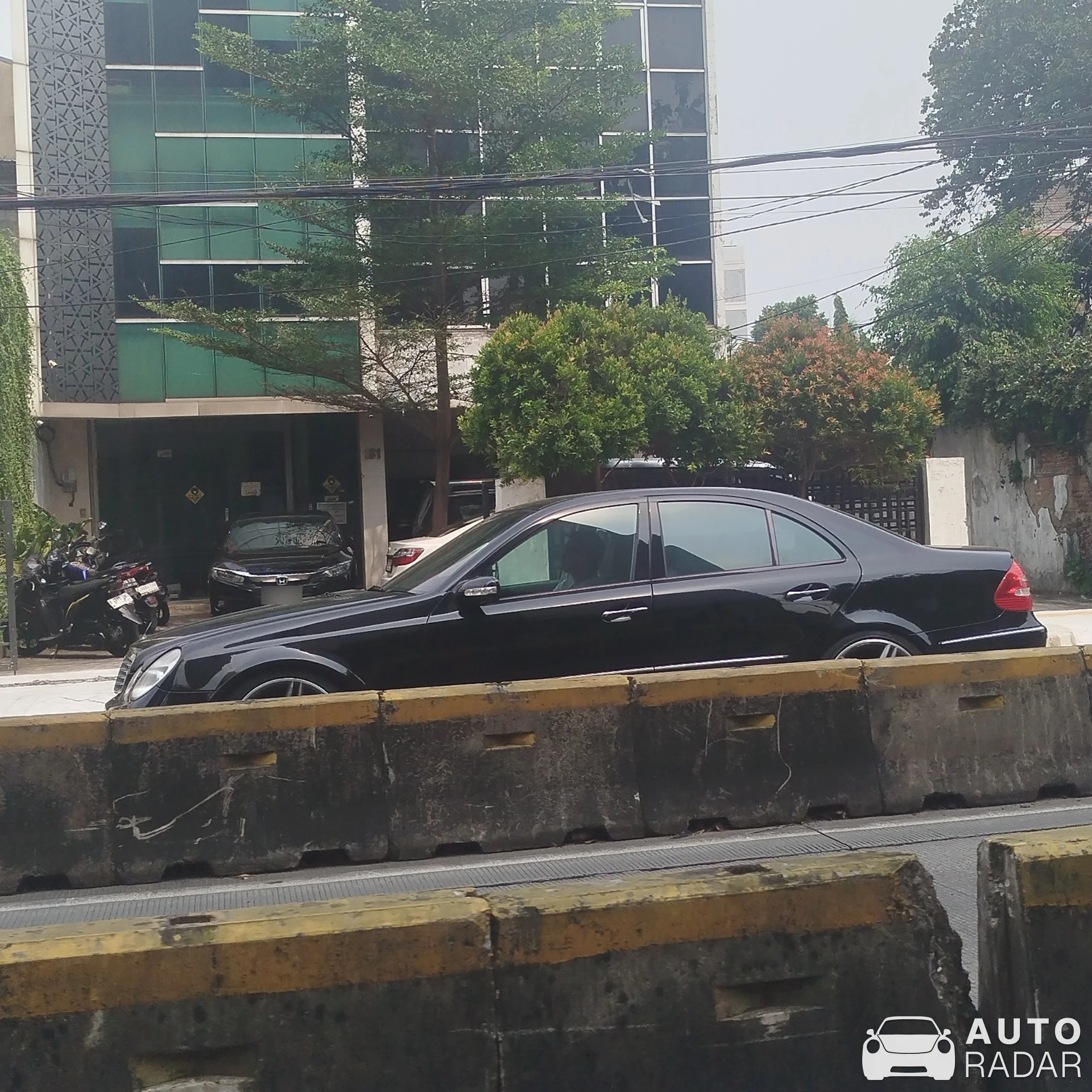 Mercedes-AMG E 63 W211 spotted in Jakarta