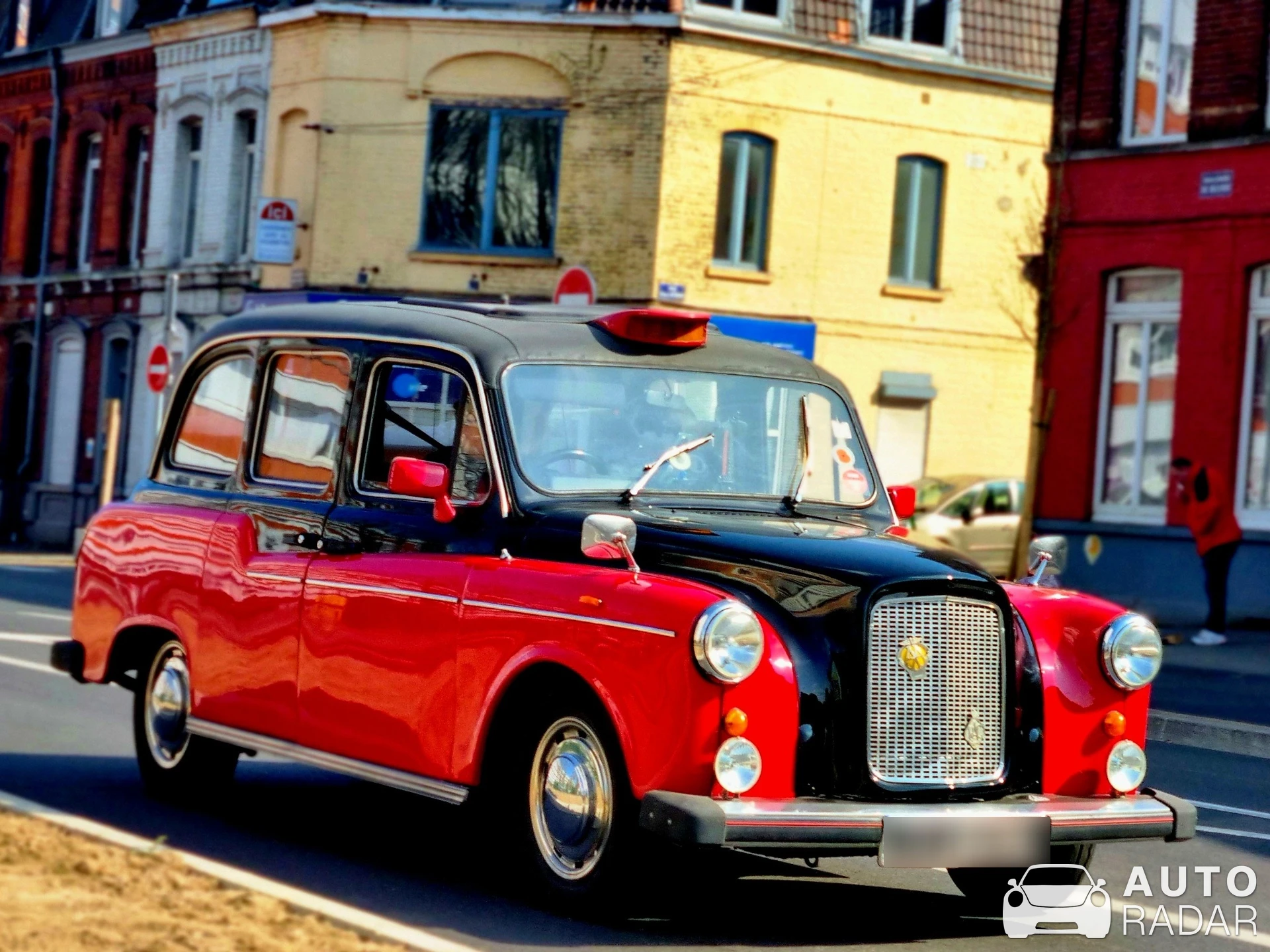 Austin FX4 spotted in Roubaix