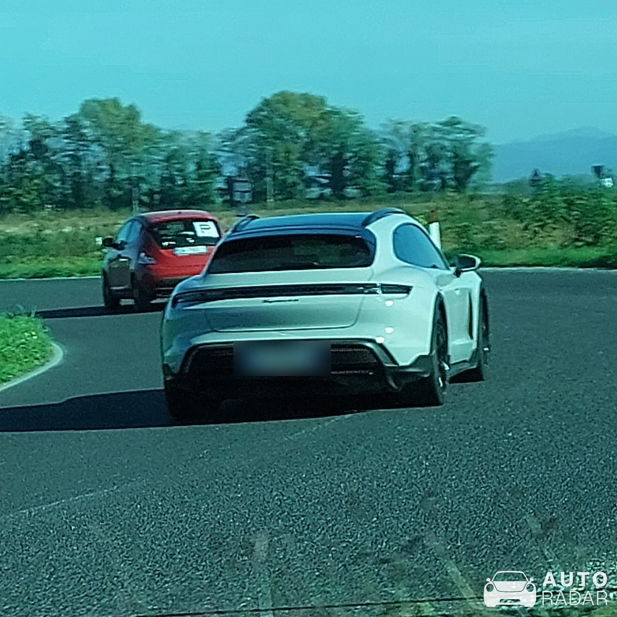 Porsche Taycan 4 Cross Turismo spotted in Ente di decentramento regionale di Udine, Italia
