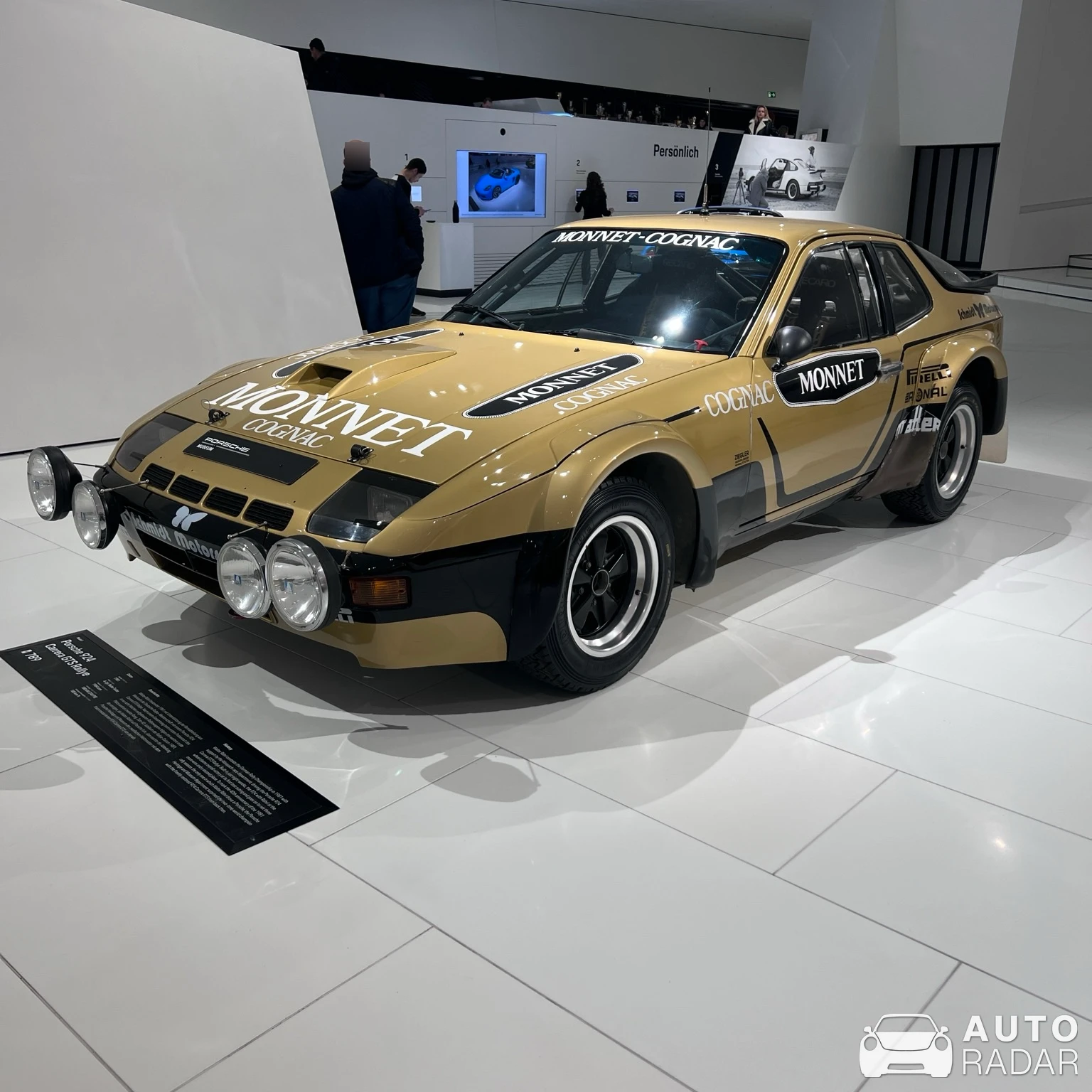 Porsche 924 Carrera GTS spotted in Stuttgart