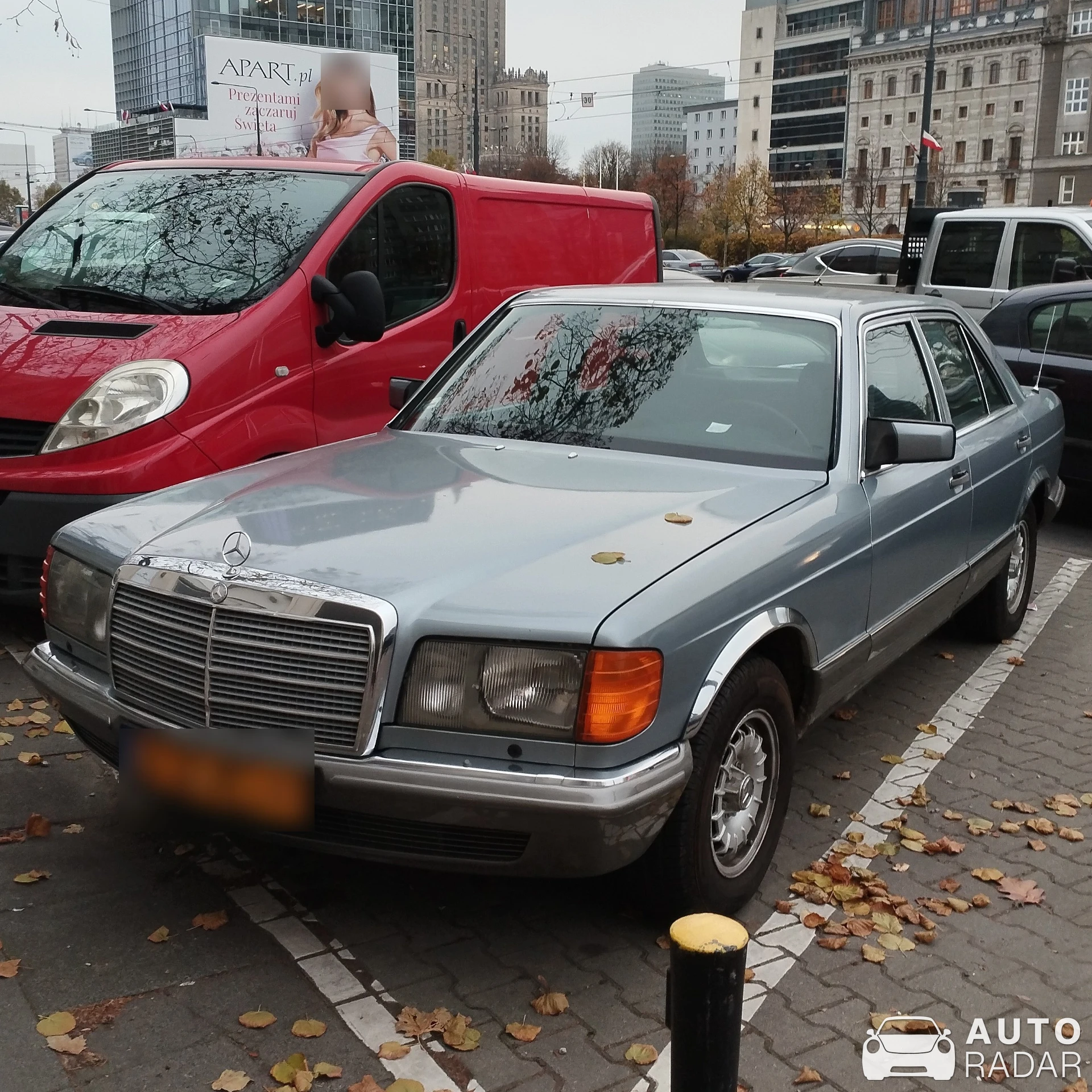 Mercedes-Benz 280 SE spotted in Warszawa, Poland