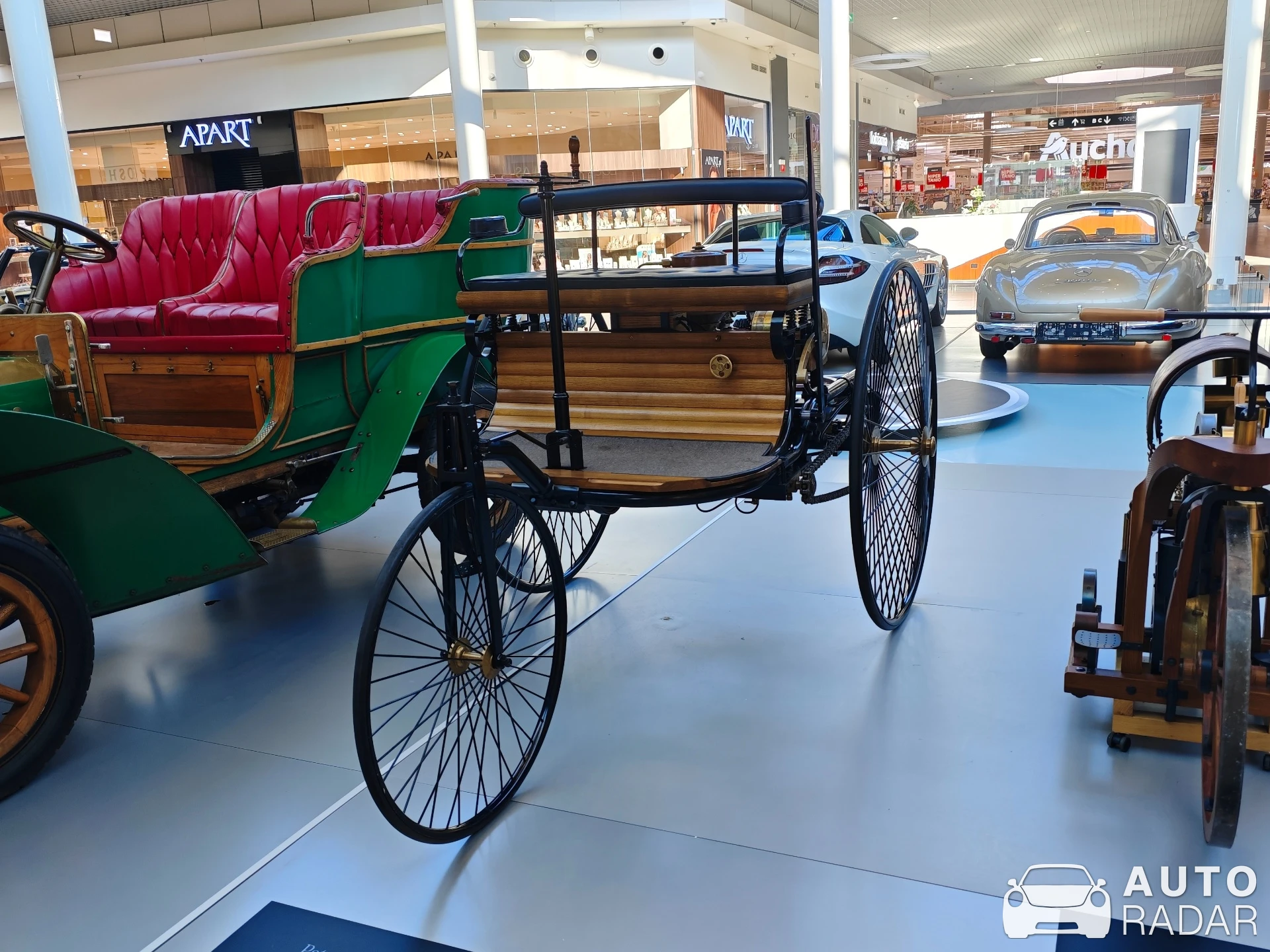 Mercedes Patent-Motorwagen Replica spotted in Janki