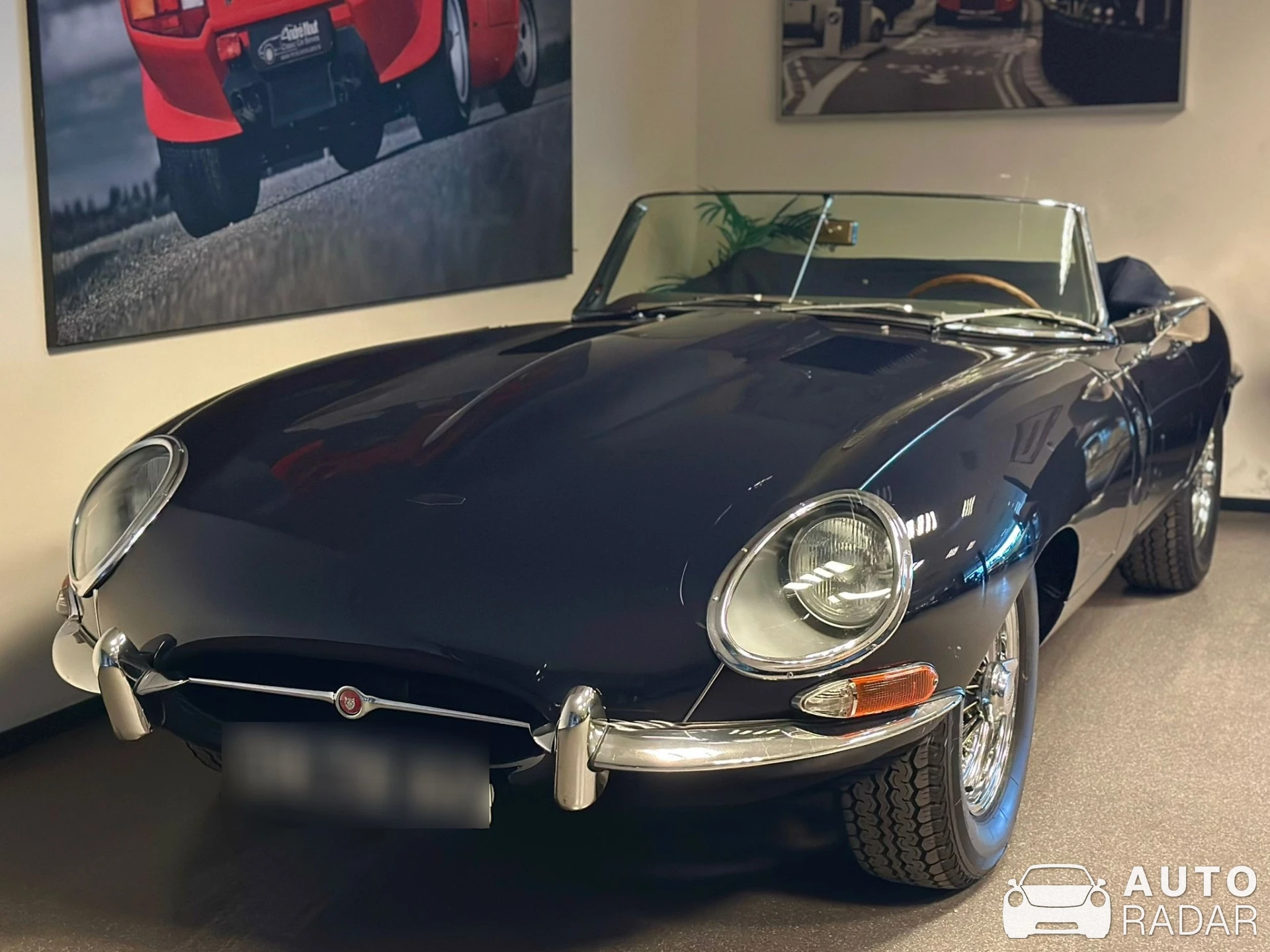 Jaguar E-Type 4.2 spotted in Dirksland