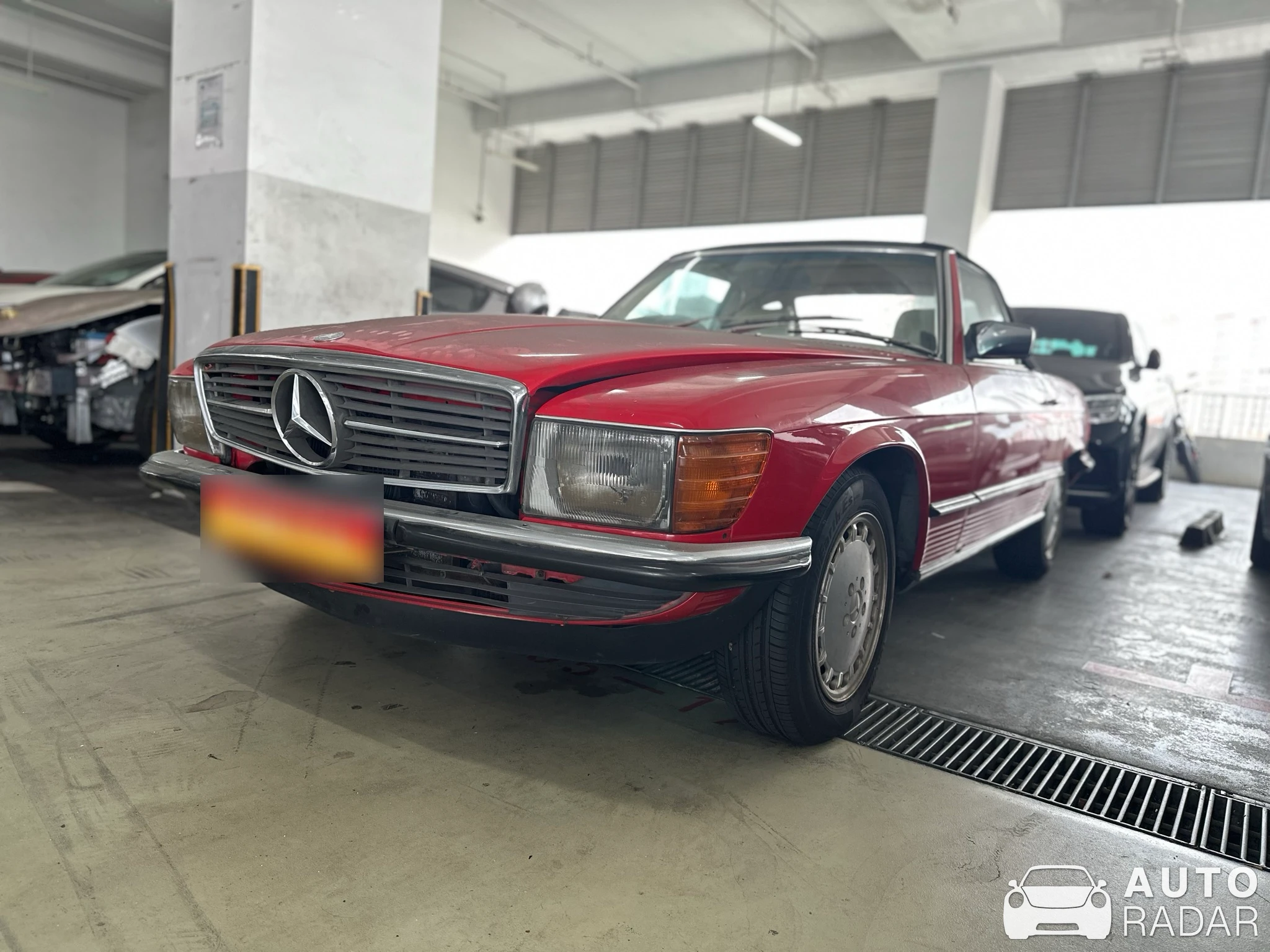 Mercedes-Benz 280SL spotted in Singapore