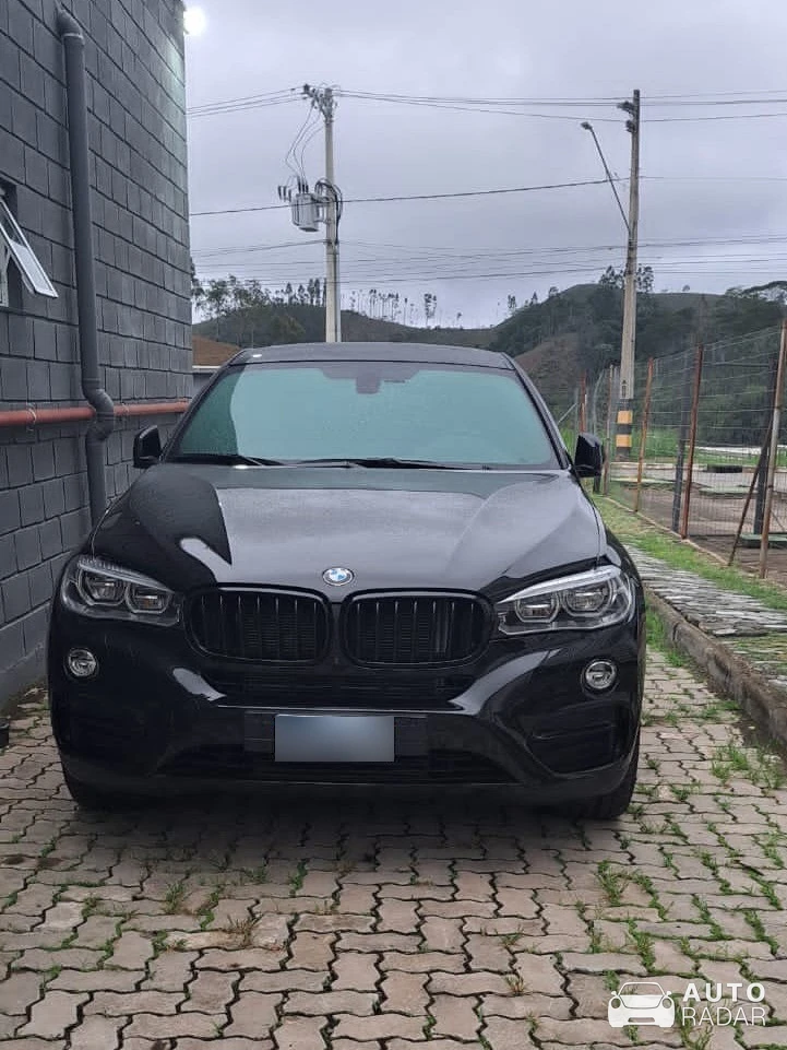 BMW X6 M50d spotted in Matias Barbosa, Brazil