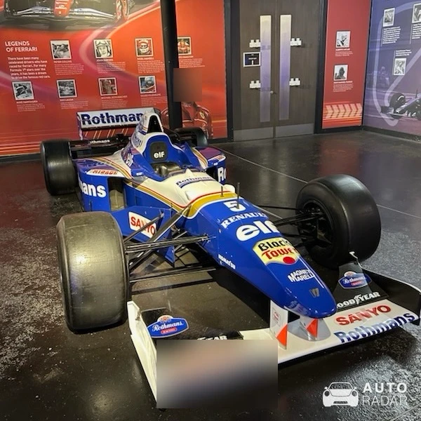 Williams FW18 spotted in Bagnolet