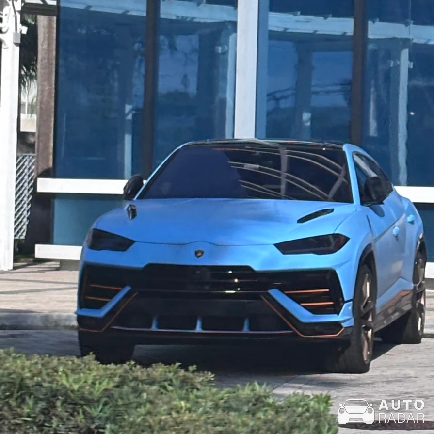 Lamborghini Urus S spotted in Aventura, United States