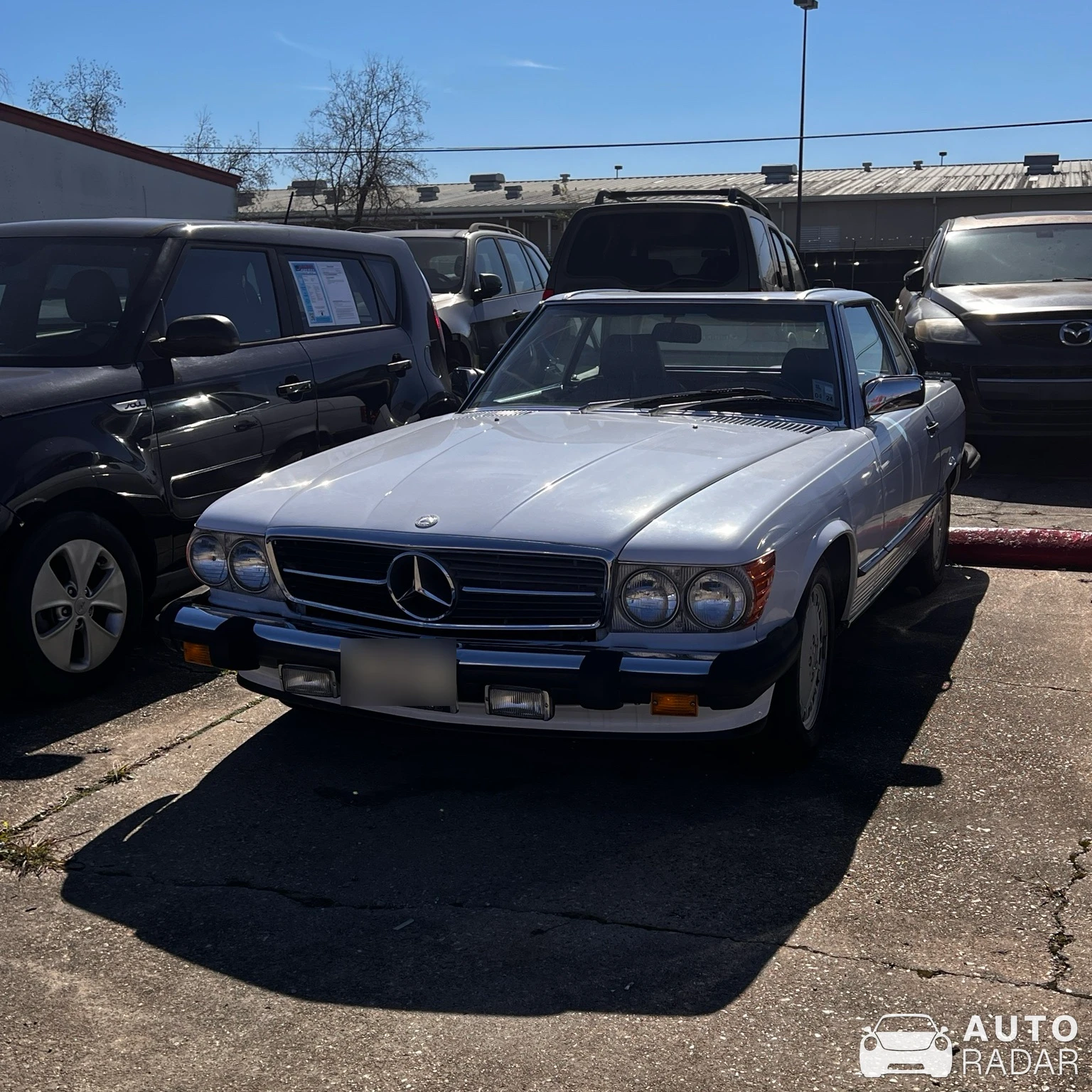 Mercedes-Benz 560 SL spotted in Baton Rouge, United States