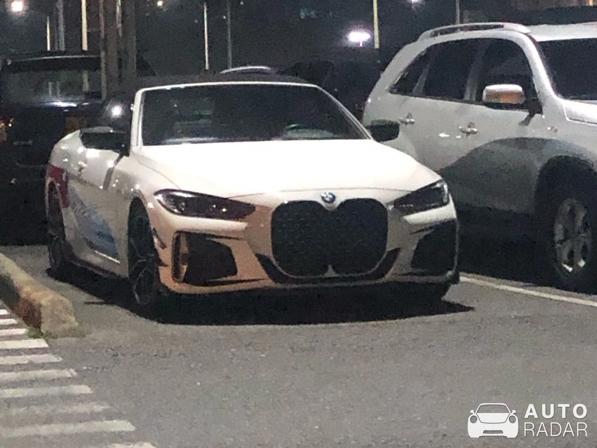 BMW M440i Cabriolet spotted in Medellín