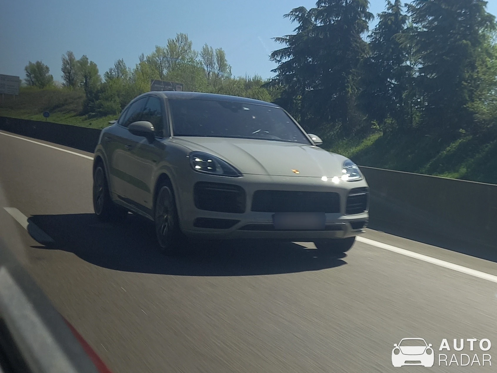 Porsche Cayenne Coupé spotted in Eurre
