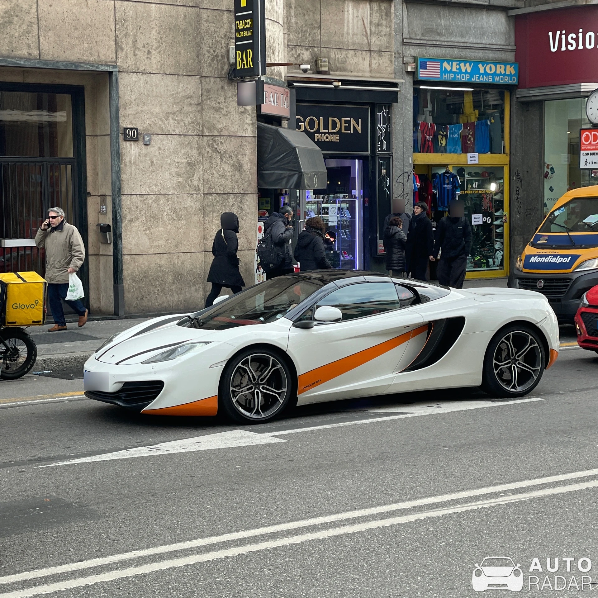 McLaren 12C Spider spotted in Milano, Italia