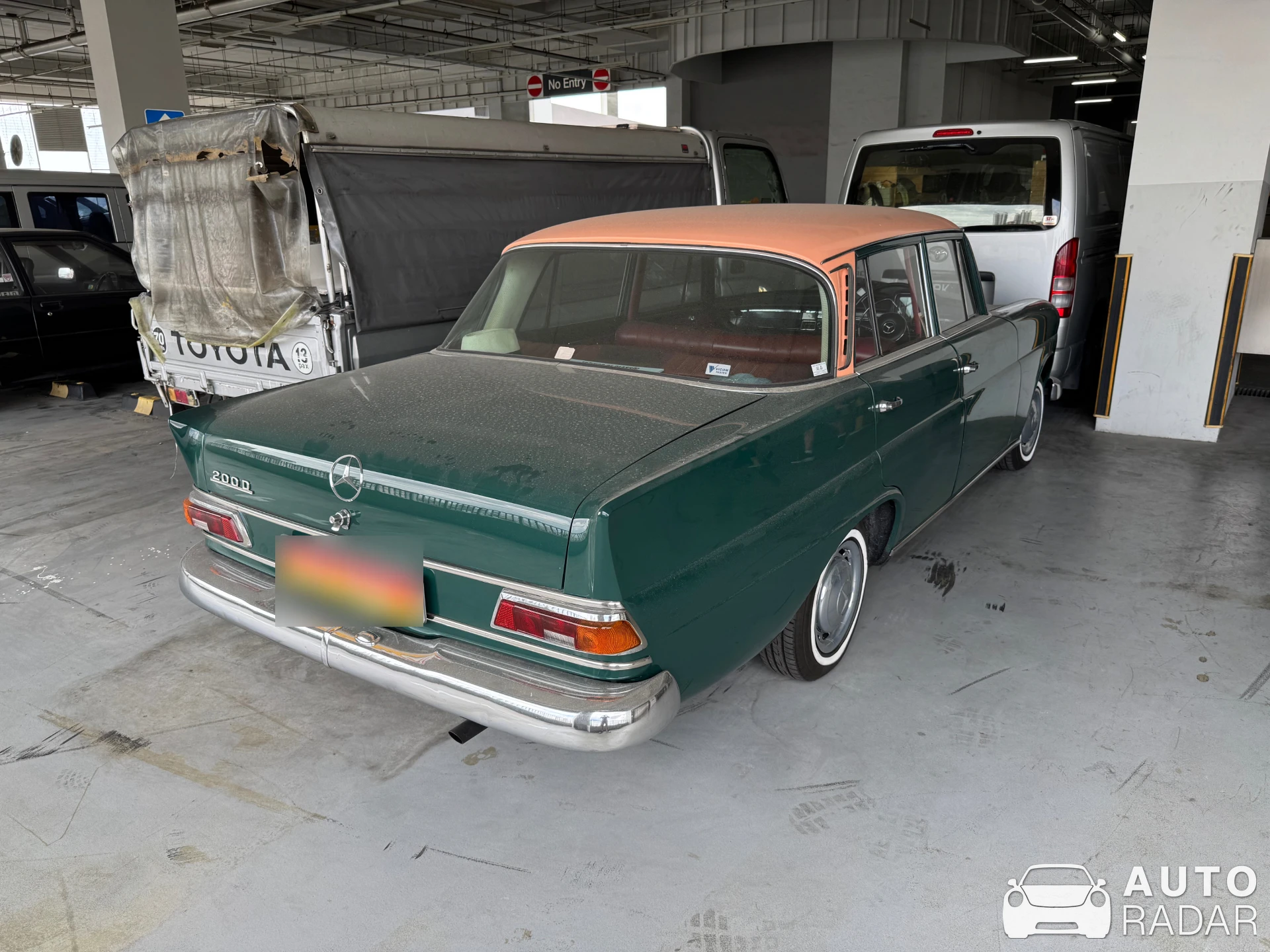 Mercedes-Benz 200D W110 spotted in Singapore