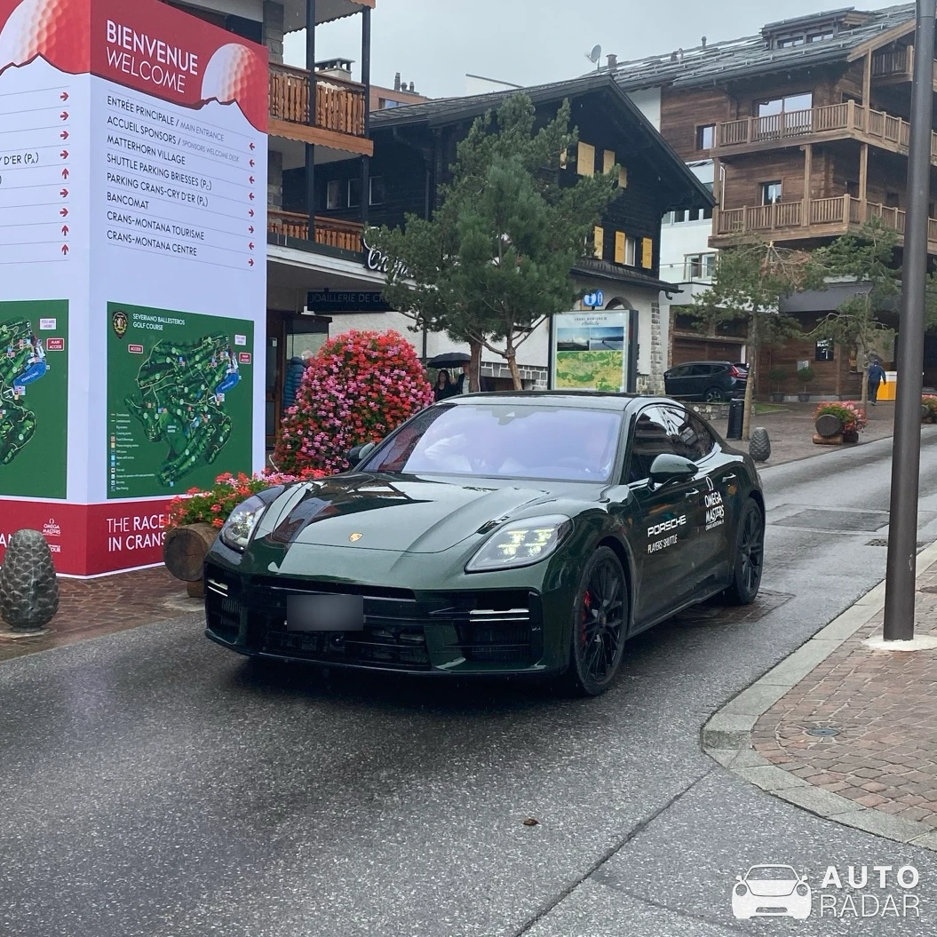 Porsche 972 Panamera 4 spotted in Lens