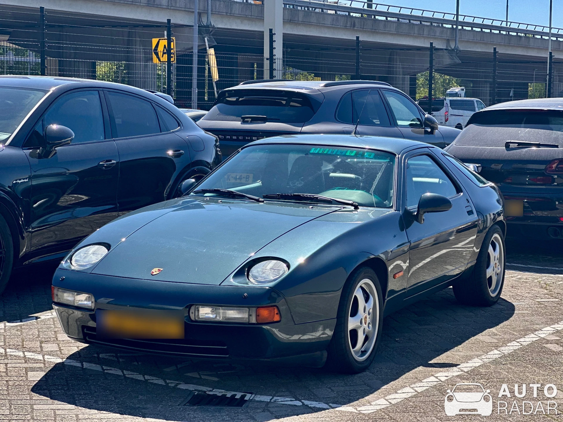 Porsche 928 S4 spotted in Rotterdam
