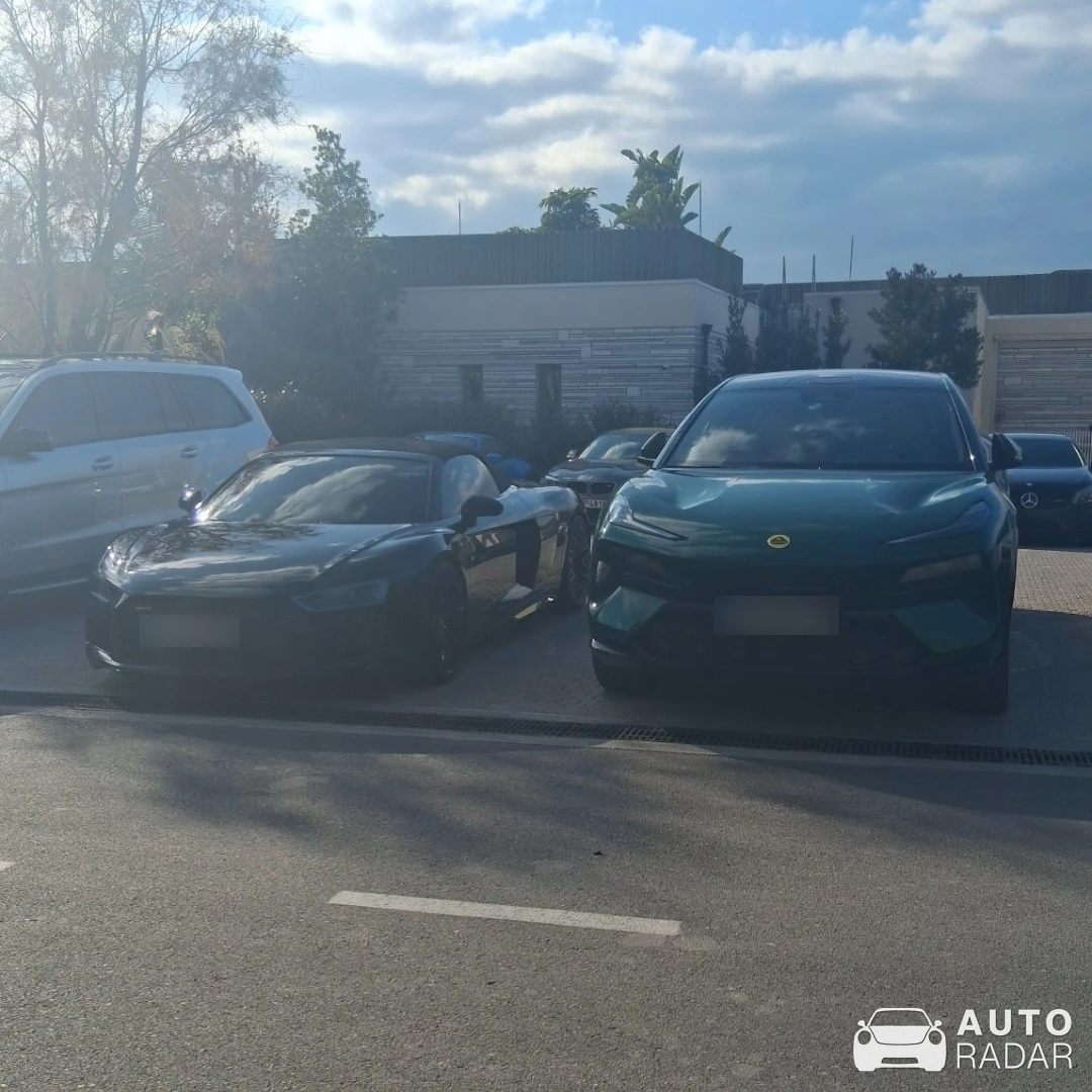 Audi R8 V10 Spyder spotted in Glyfada, Greece