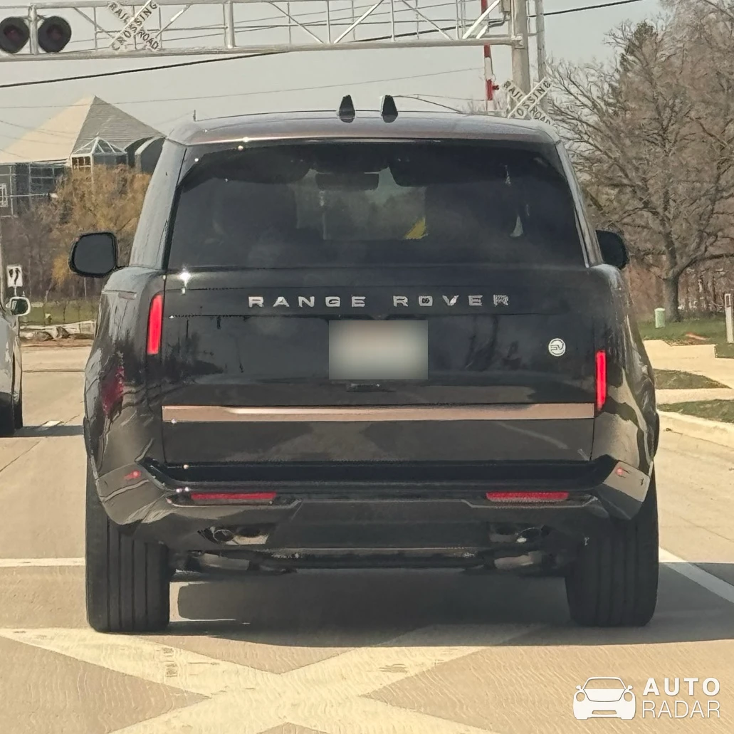 Land Rover Range Rover SV Coupé spotted in Waukesha