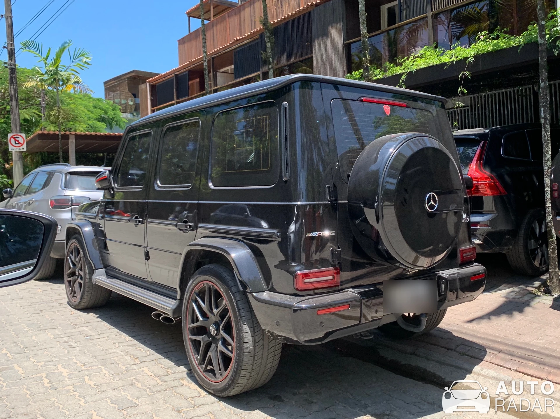 Mercedes-Benz G 63 W463 spotted in Camburi Beach, Brazil