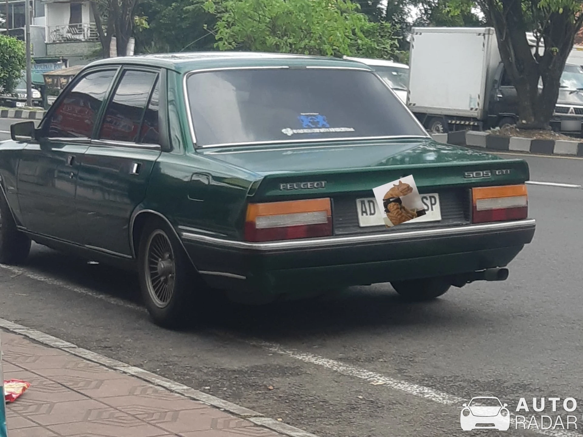 Peugeot 505 spotted in Semarang