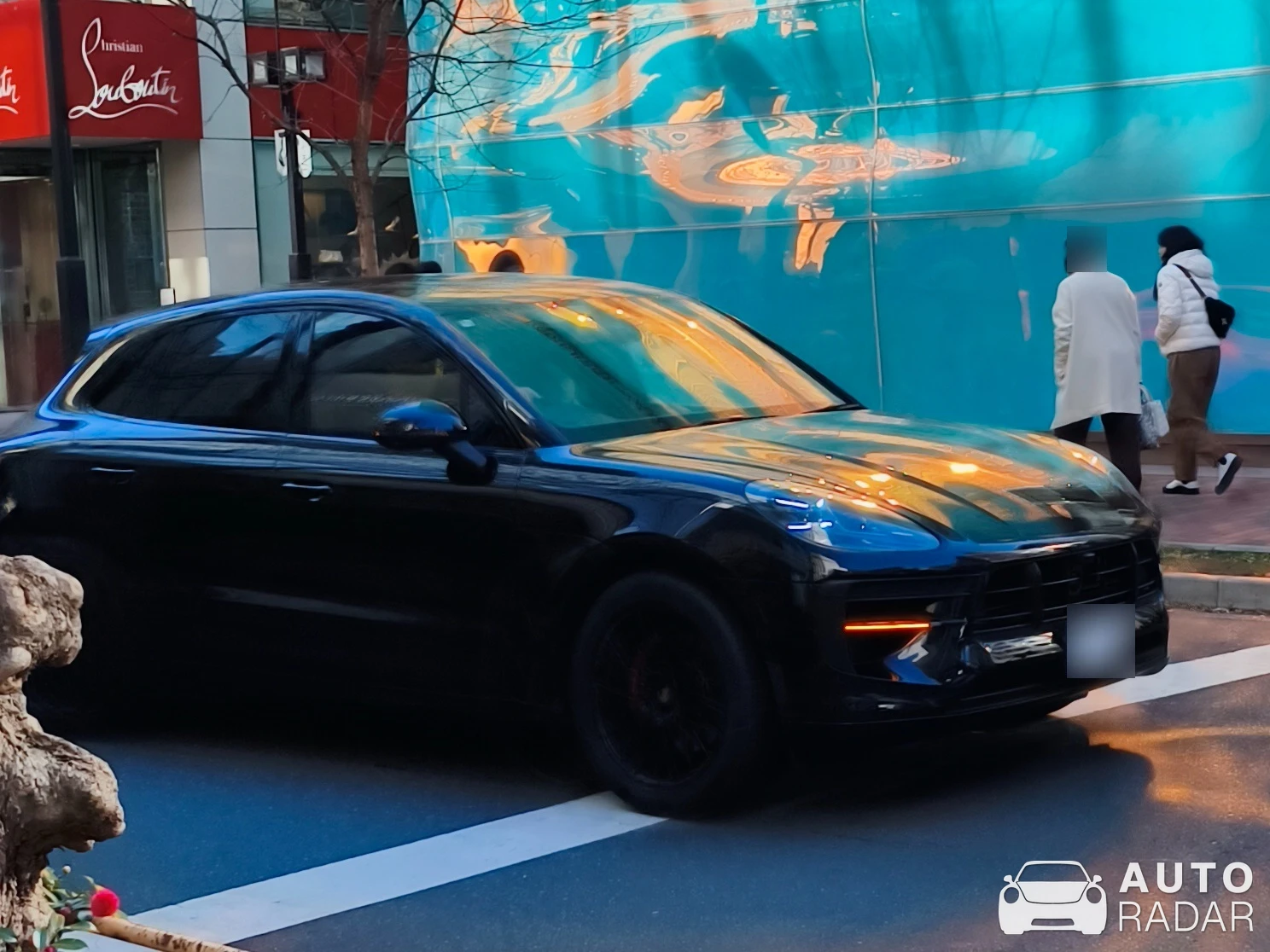 Porsche Macan GTS spotted in 中央区, 日本