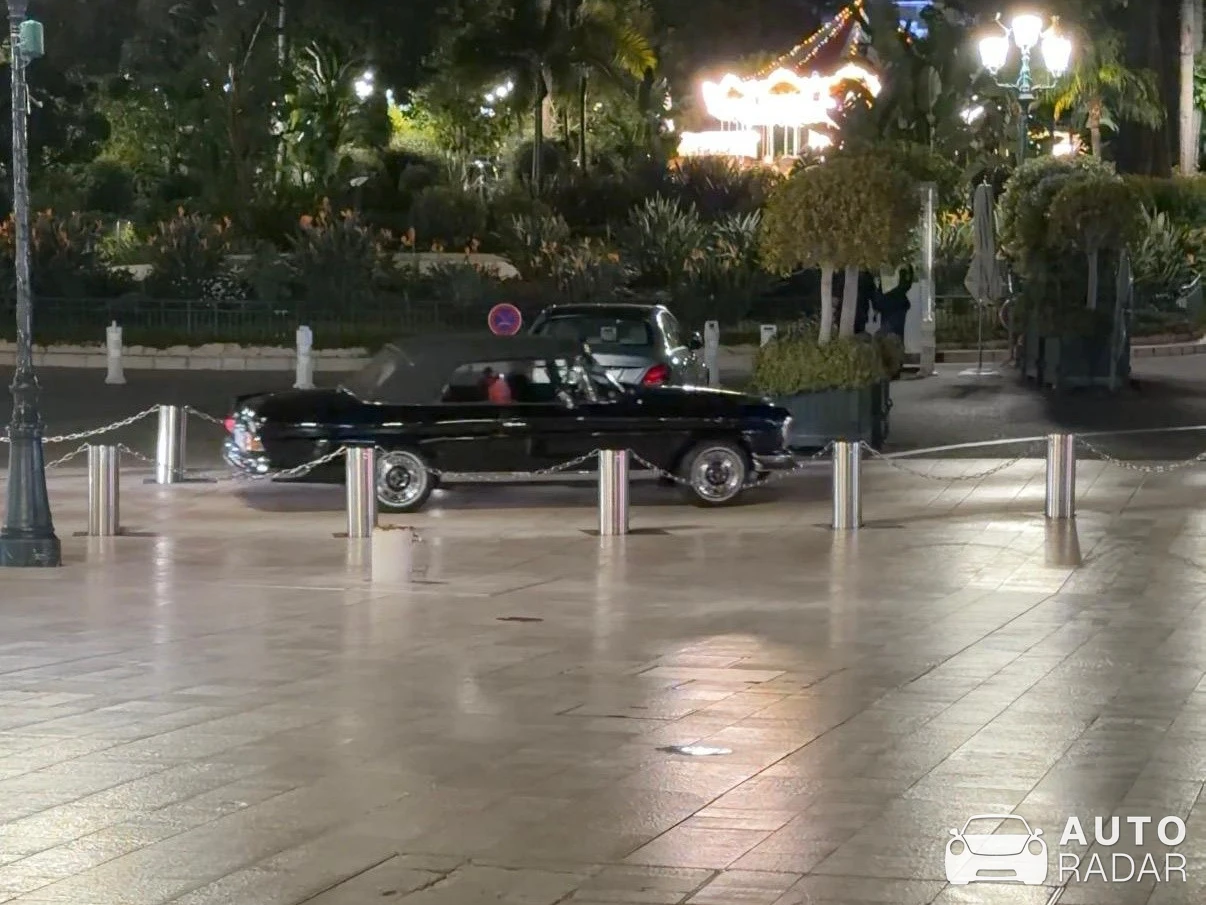 Mercedes-Benz 280 SE spotted in Monaco, Monaco
