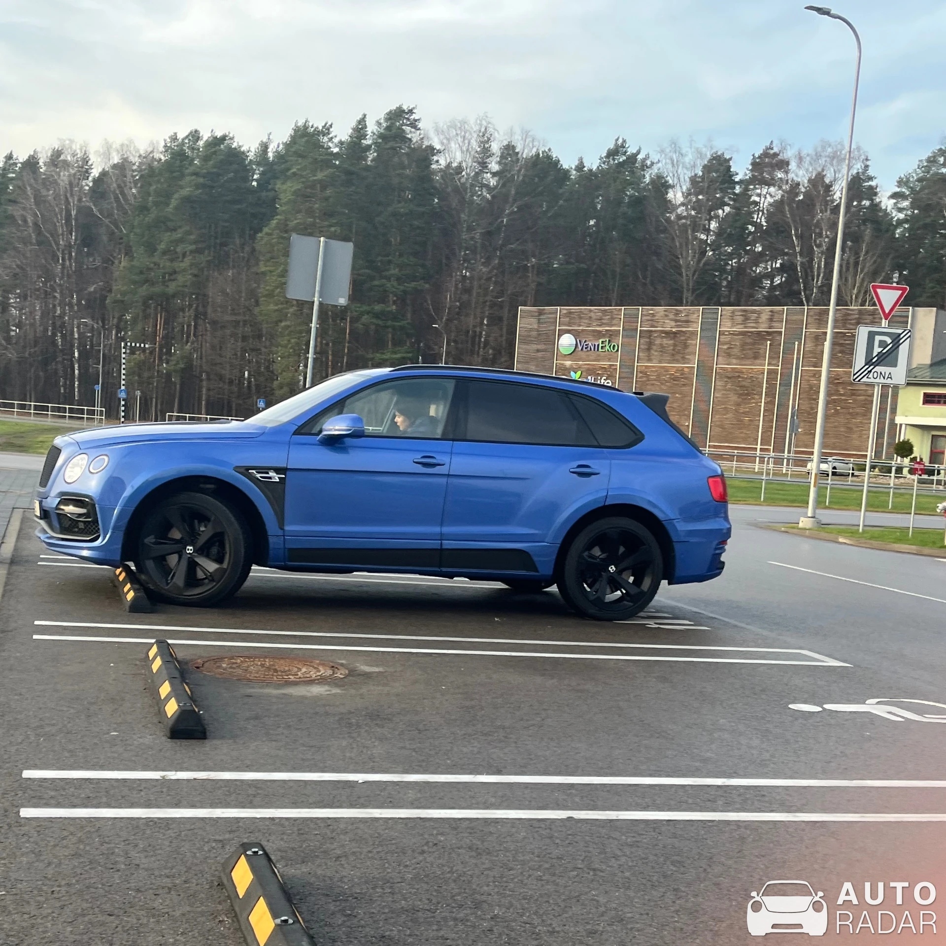 Bentley Bentayga V8 spotted in Piņķi, Latvia