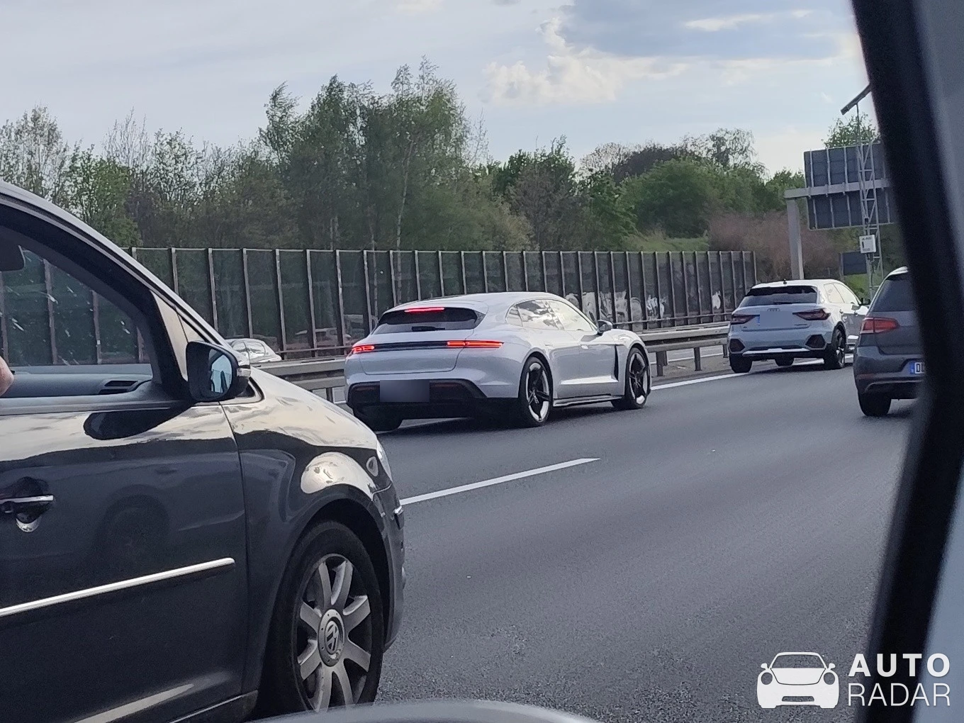 Porsche Taycan Cross Turismo MkI spotted in Chemnitz