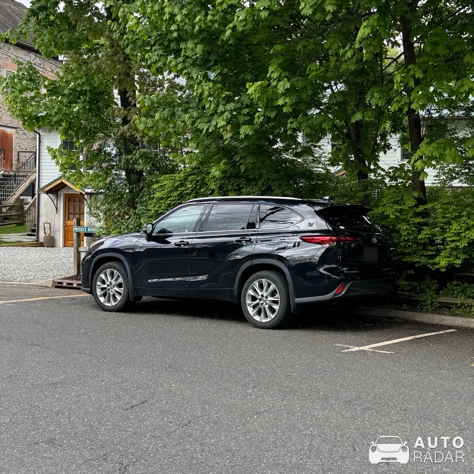 Toyota Highlander spotted in Clinton
