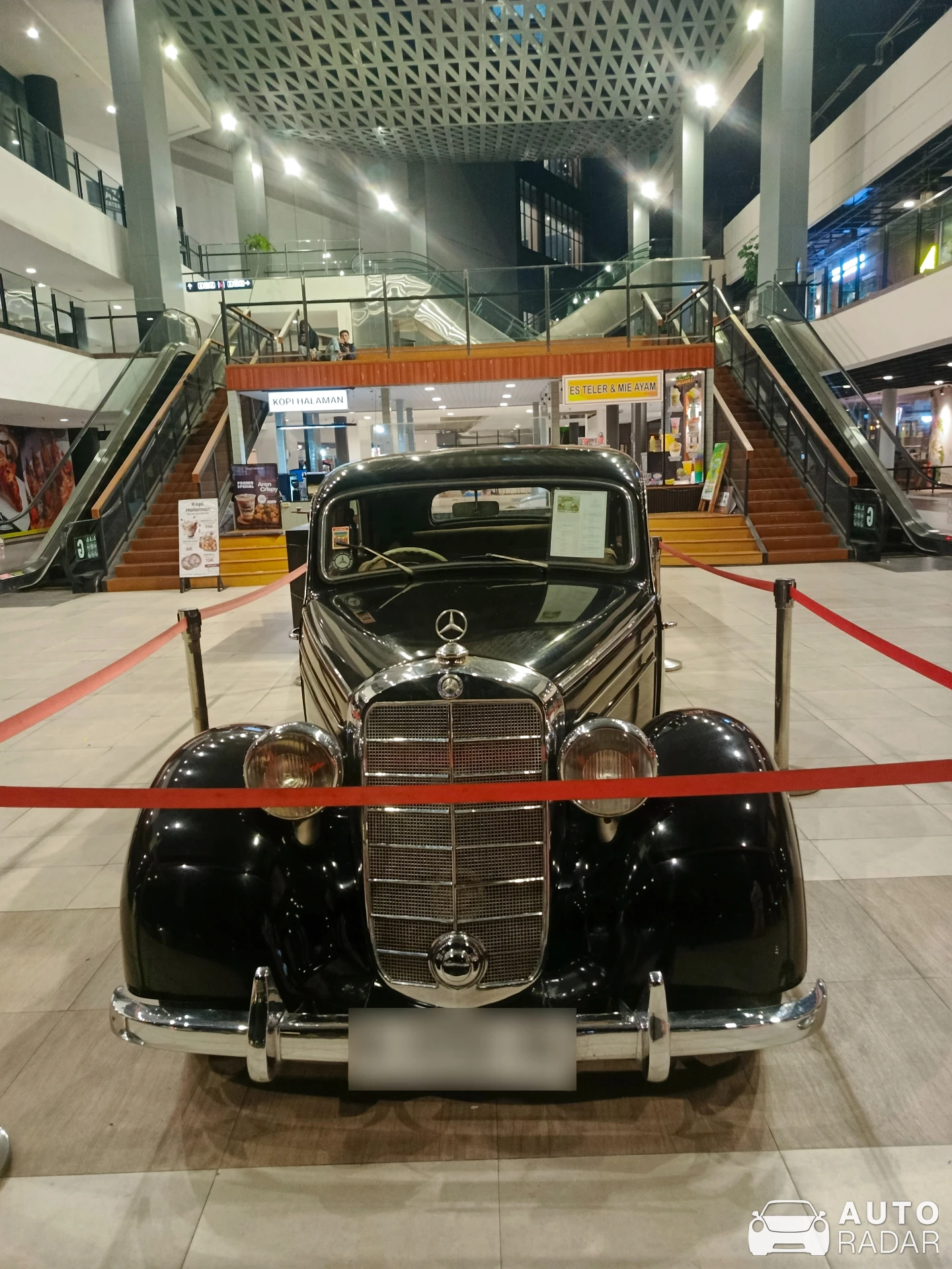 Mercedes-Benz 170 S spotted in Bogor