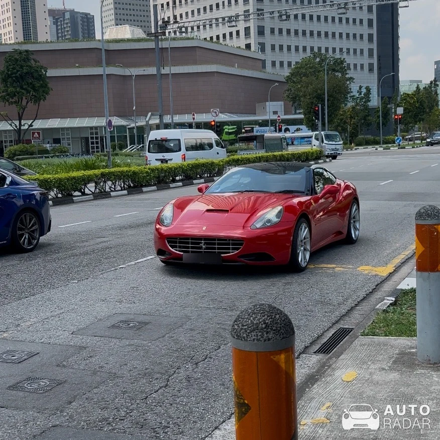 Ferrari California spotted in Singapore, Singapore