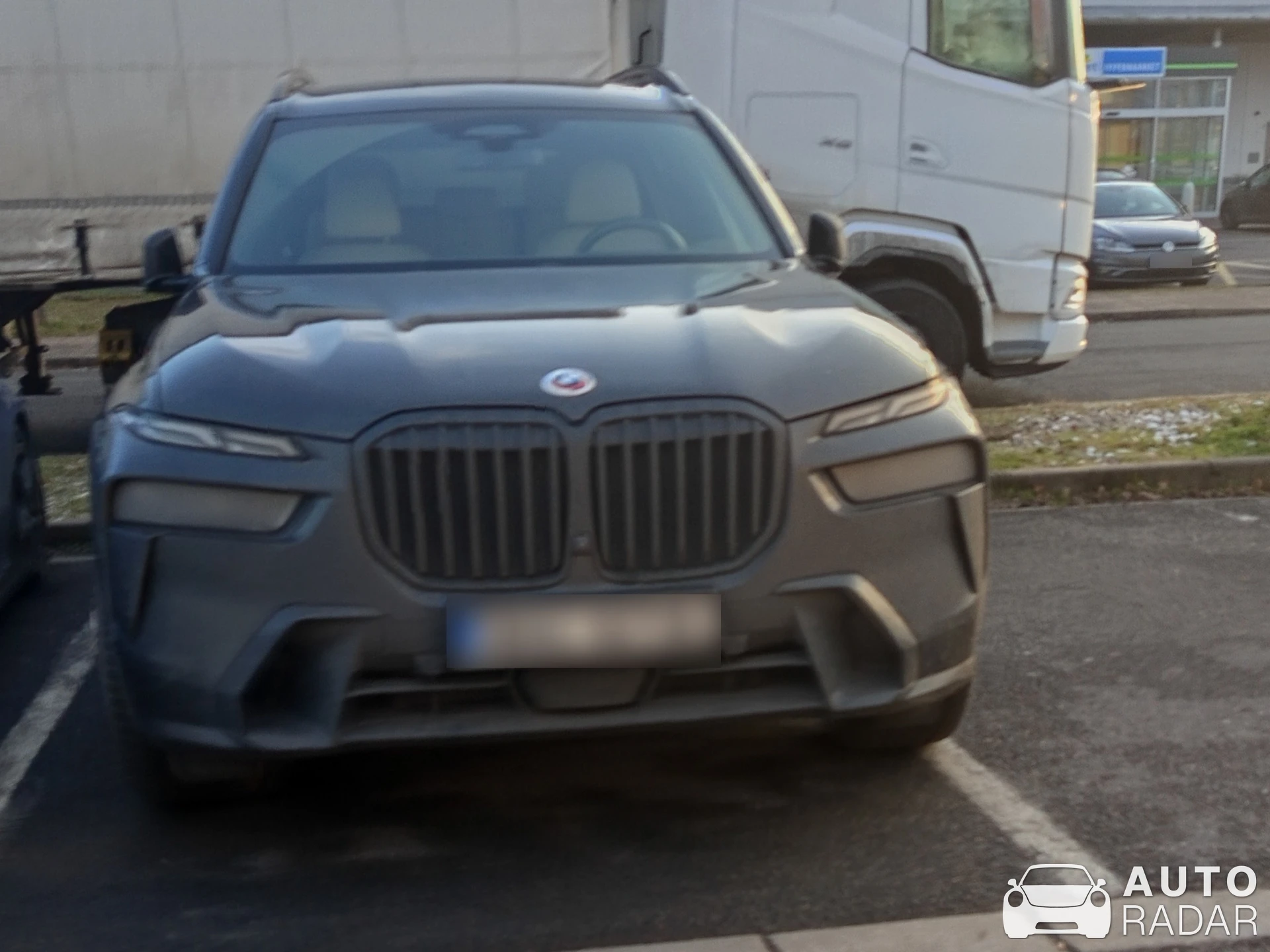 BMW X7 G07 spotted in Pardubice, Česko