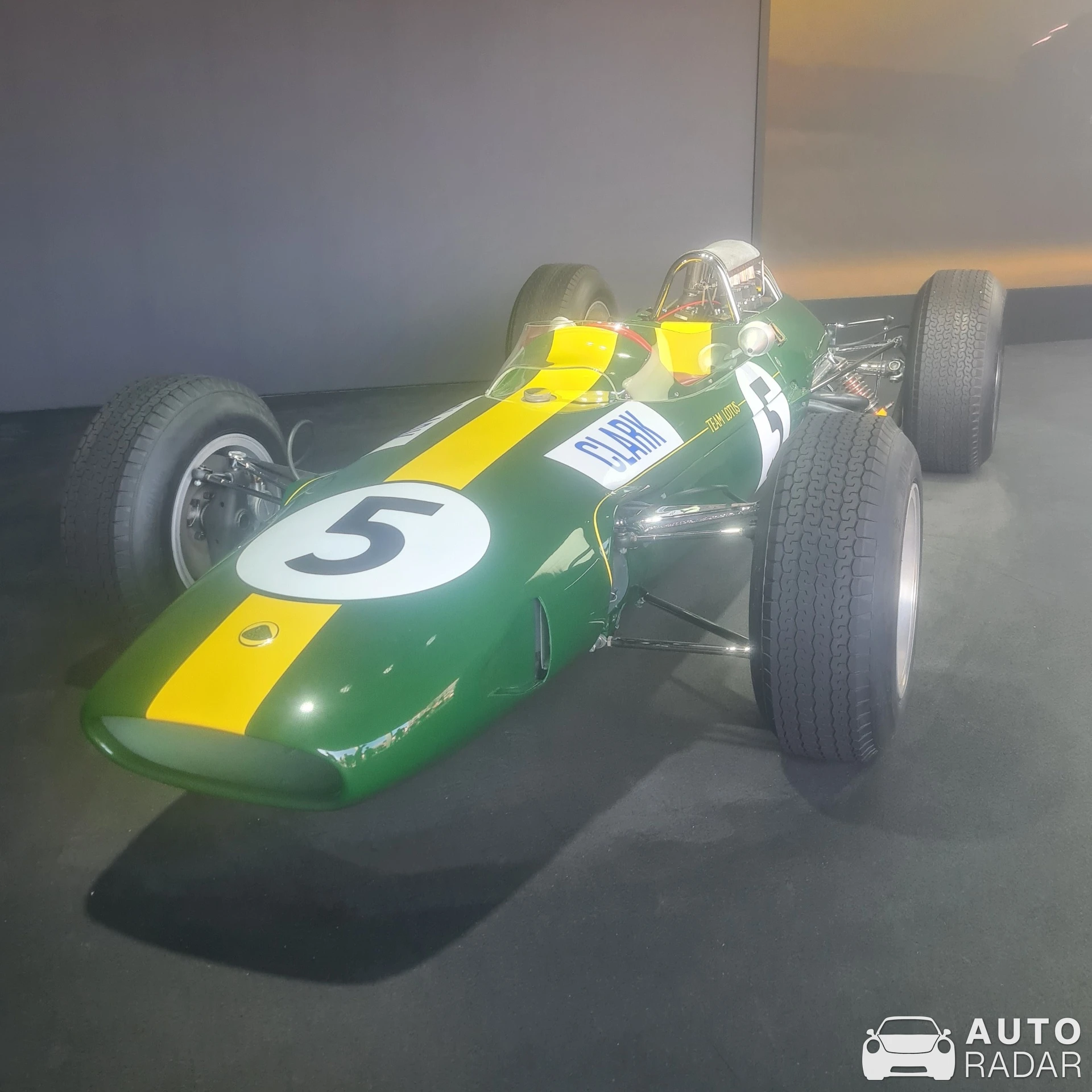 Lotus 33 spotted