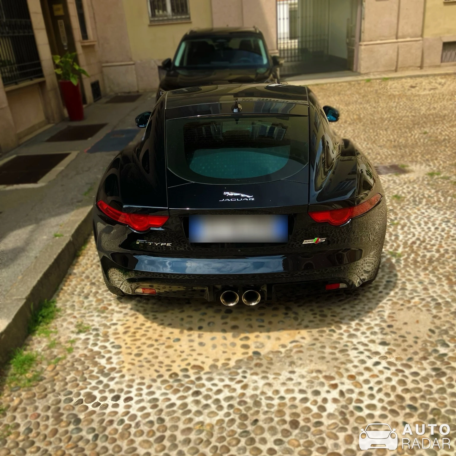 Jaguar F-Type R AWD Coupé spotted in Milaan